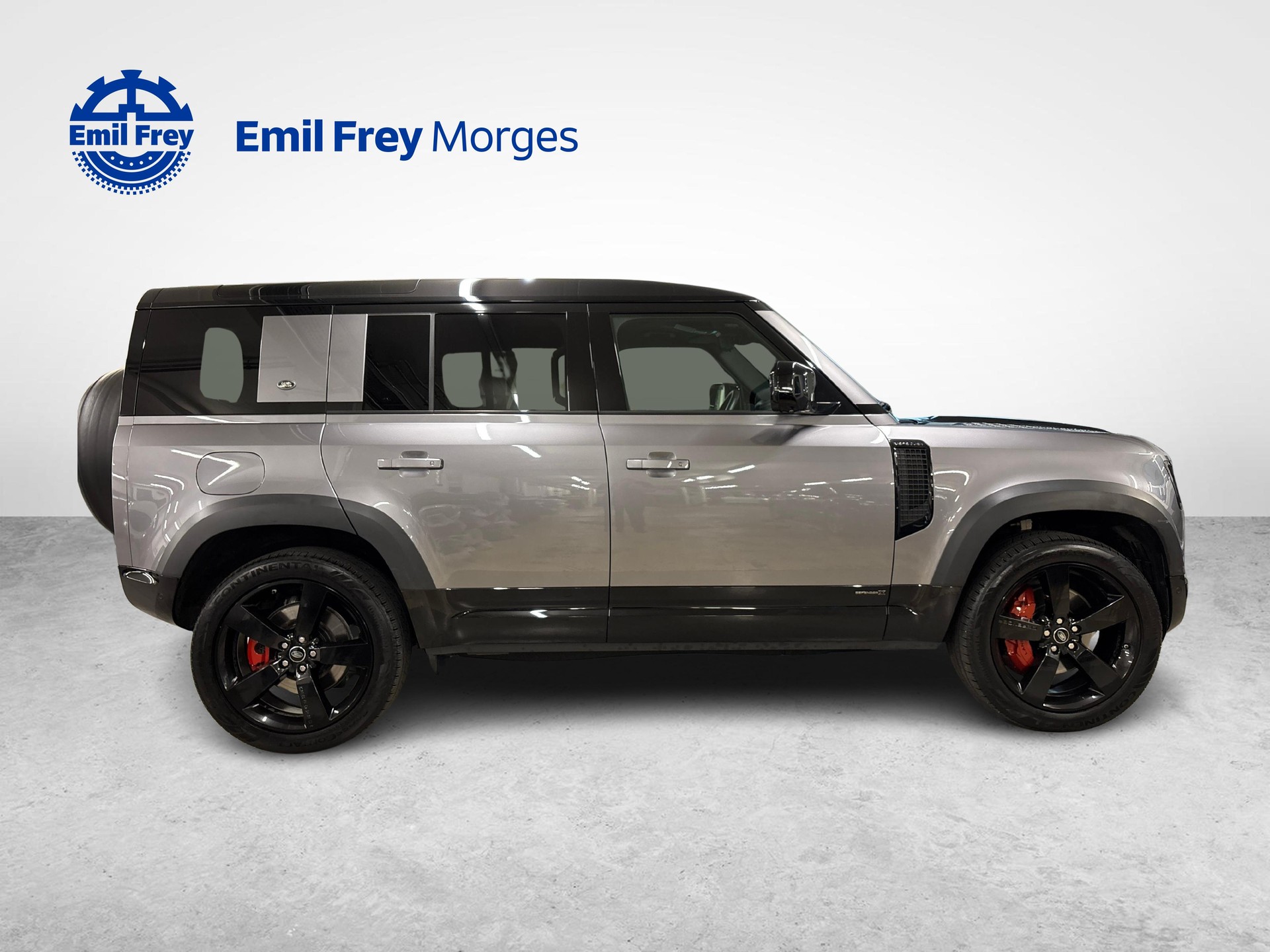LAND ROVER Defender 110 3.0 I6 X-showroom-element-1