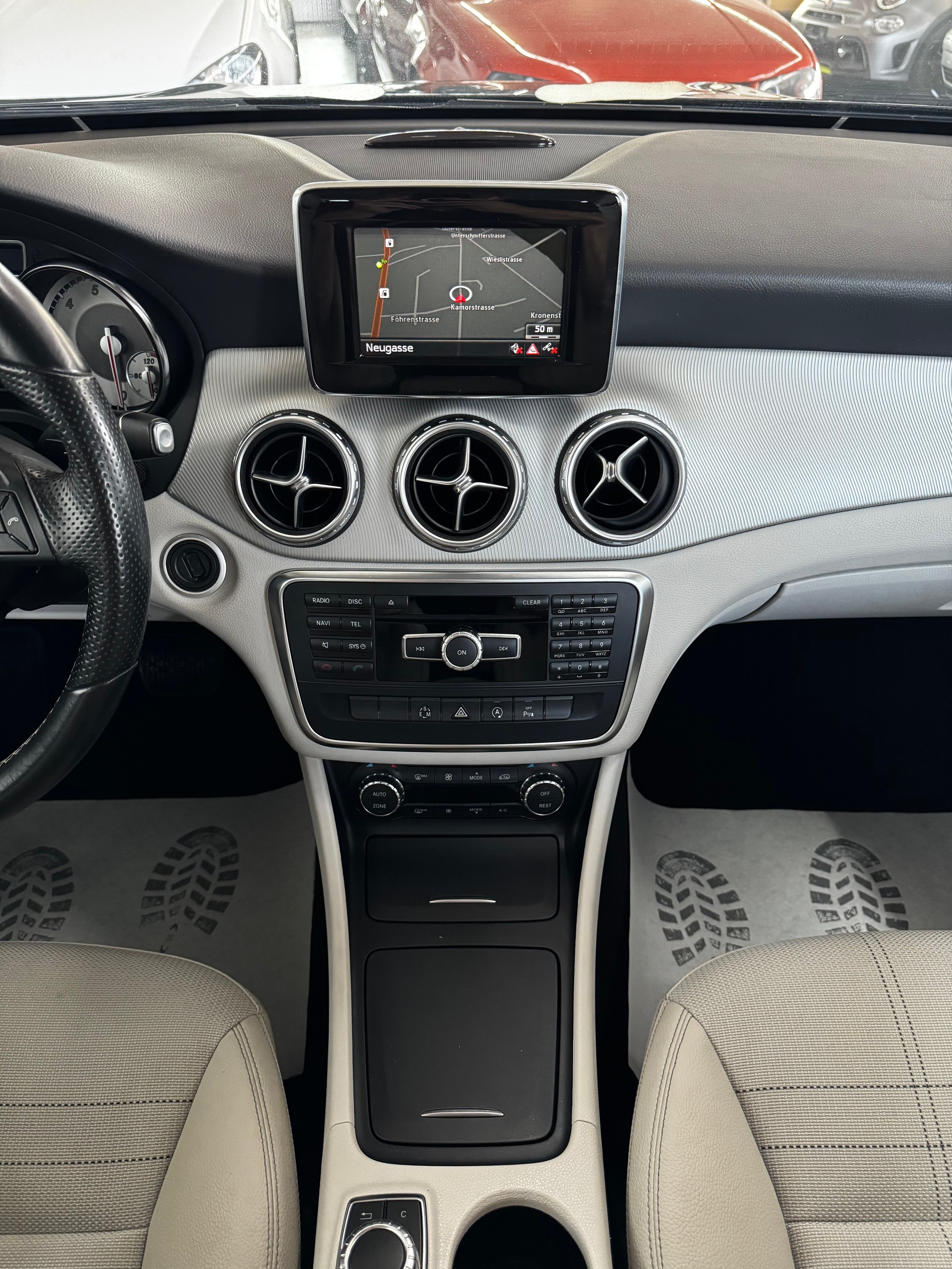 MERCEDES-BENZ GLA 200 Night Star 7G-DCT-image-16