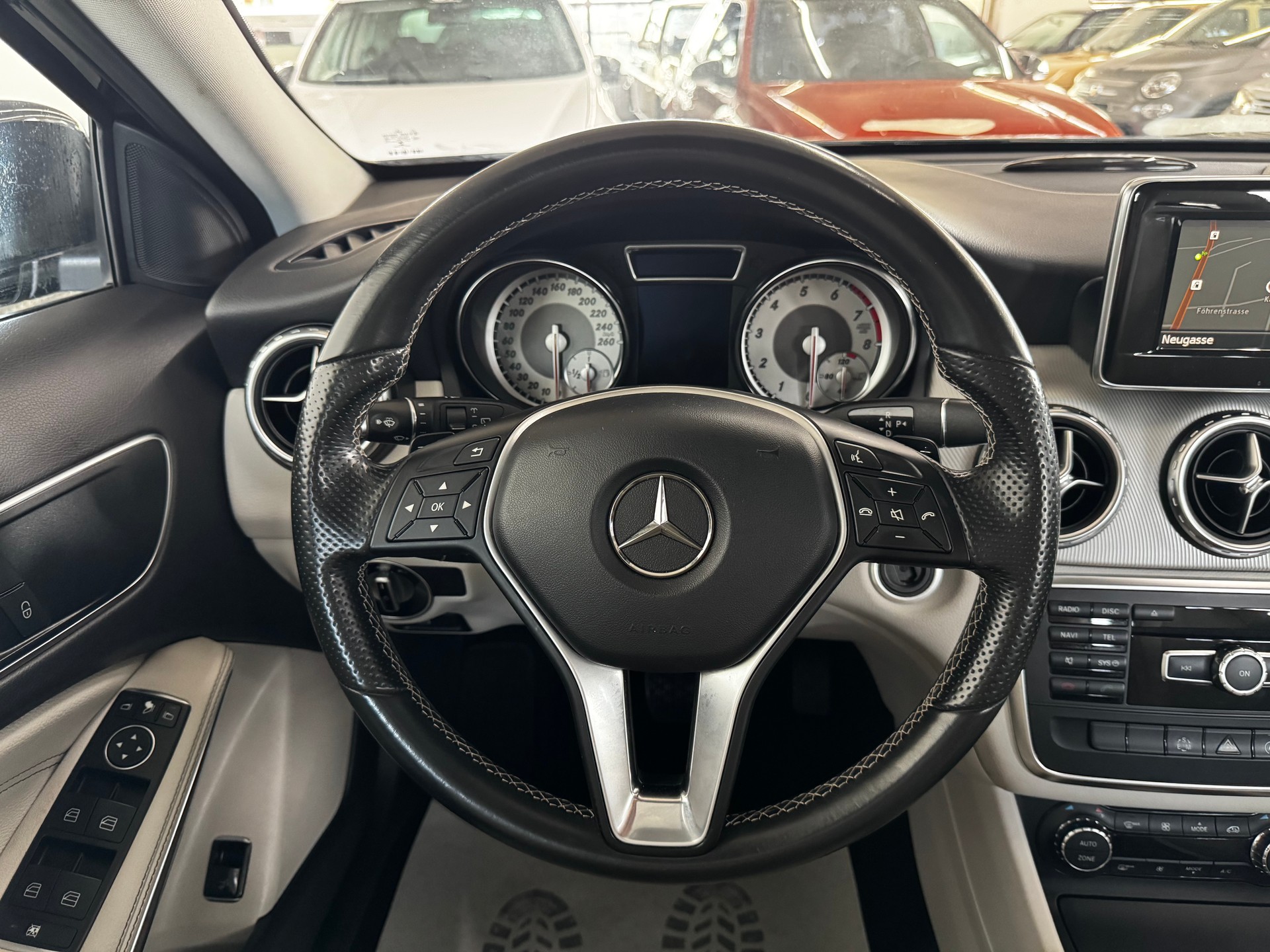 MERCEDES-BENZ GLA 200 Night Star 7G-DCT-image-15