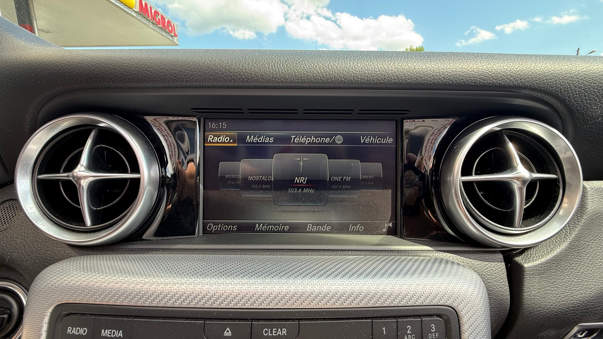 MERCEDES-BENZ SLC 200 9G-Tronic-image-12