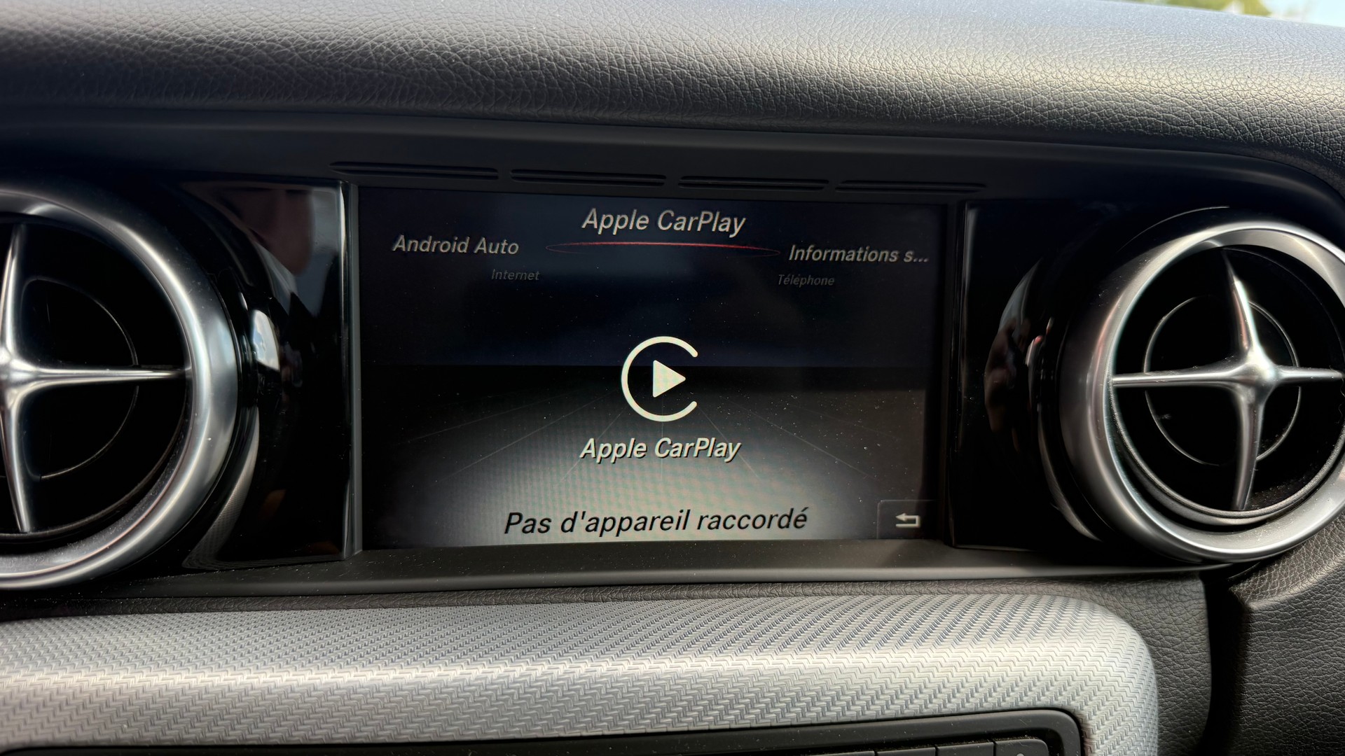 MERCEDES-BENZ SLC 200 9G-Tronic-image-13