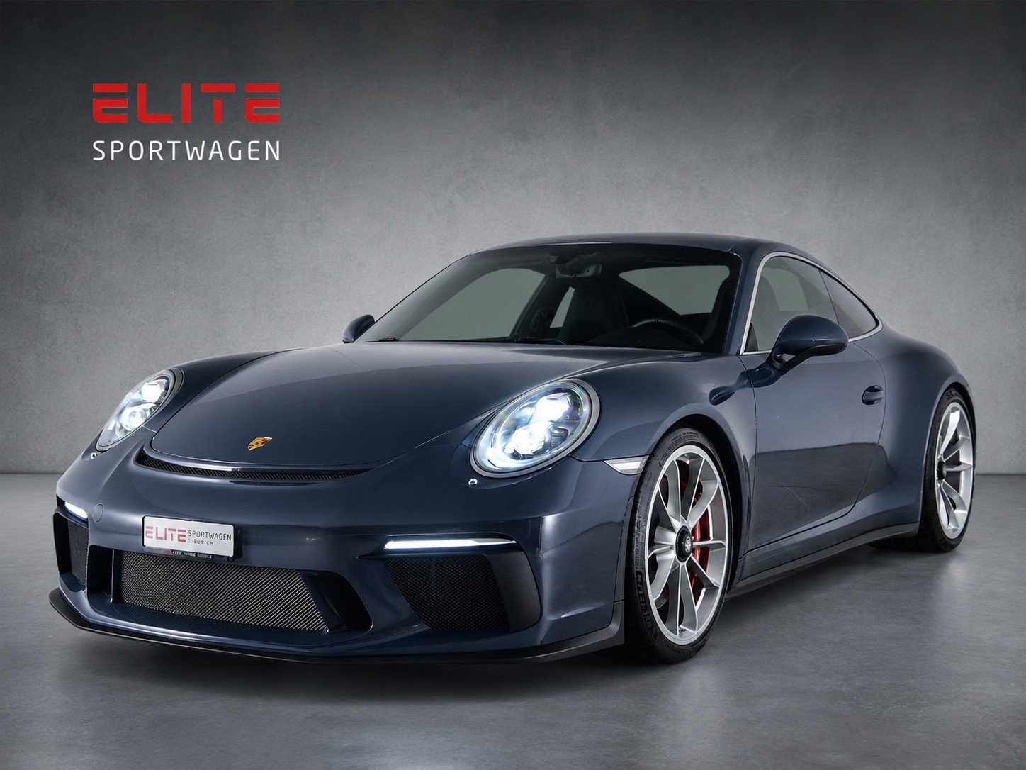 PORSCHE 911 GT3-showroom-element-1
