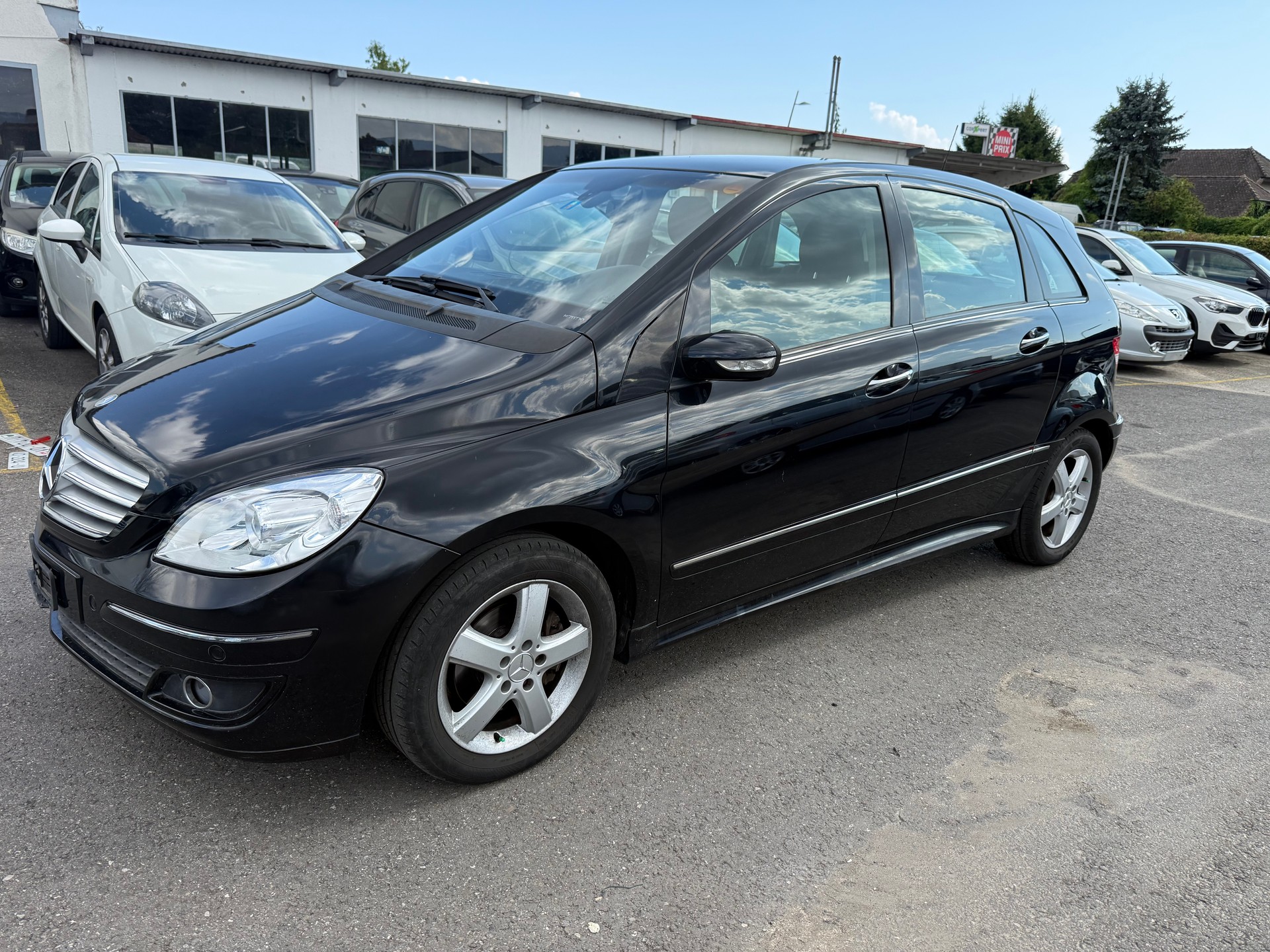 MERCEDES-BENZ B 200-image-1