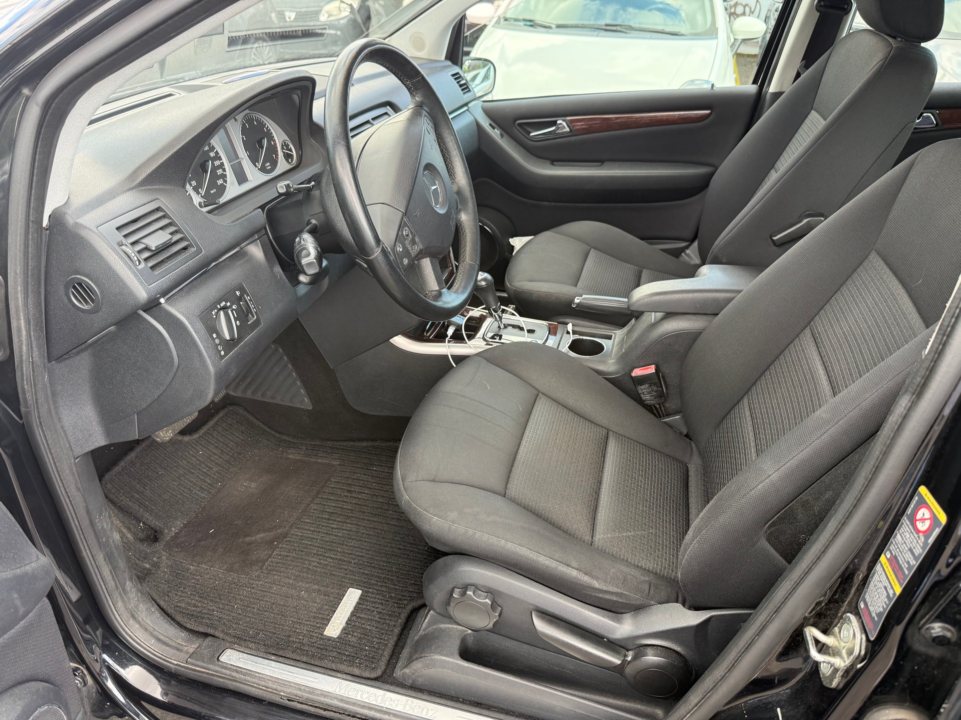 MERCEDES-BENZ B 200-image-7