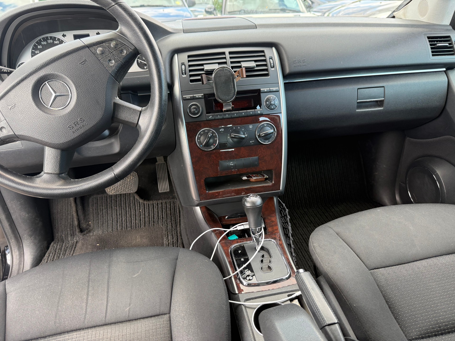 MERCEDES-BENZ B 200-image-8