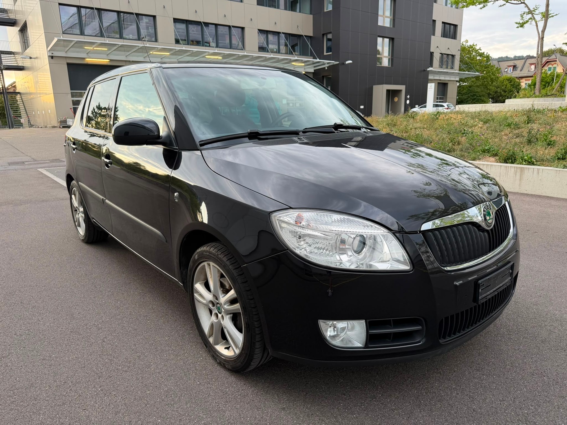 SKODA Fabia 1.6 Ambiente Tiptronic-image-1