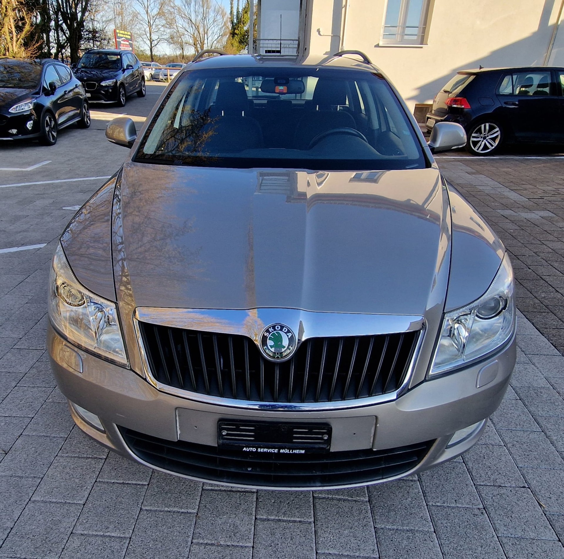 SKODA Octavia Combi 1.8 TSI Elegance DSG-image-1