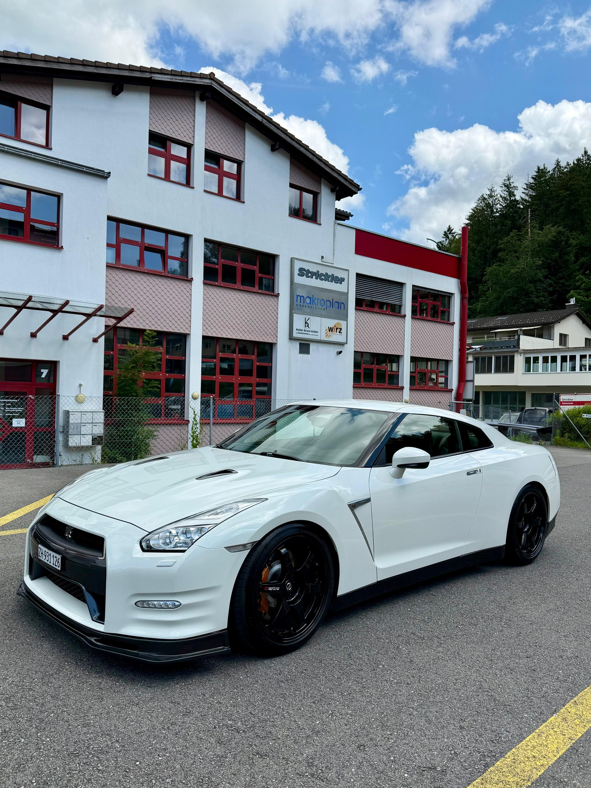 NISSAN 3.8 V6 BiT Track Edition