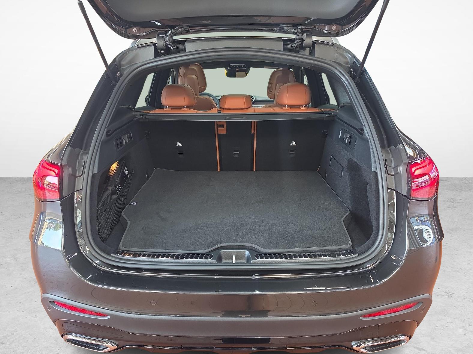 MERCEDES-BENZ GLC 400 e 4MATIC EQ Star AMG Line-image-10