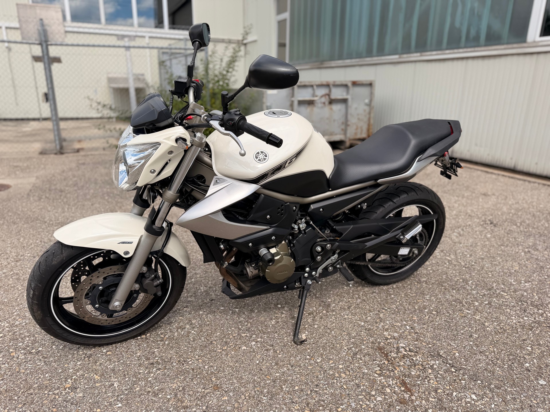 YAMAHA XJ 6 N ABS-image-1