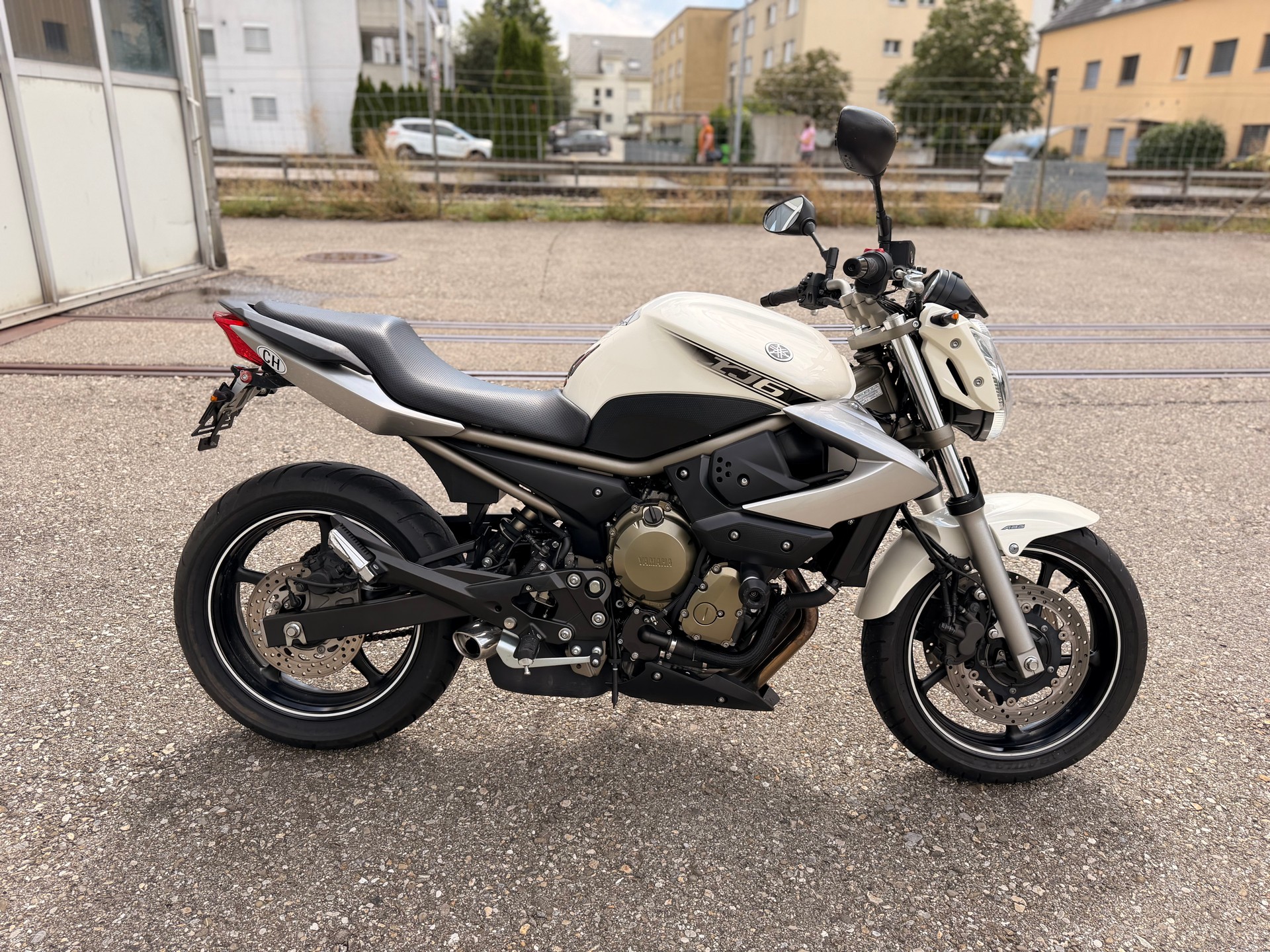 YAMAHA XJ 6 N ABS-image-5