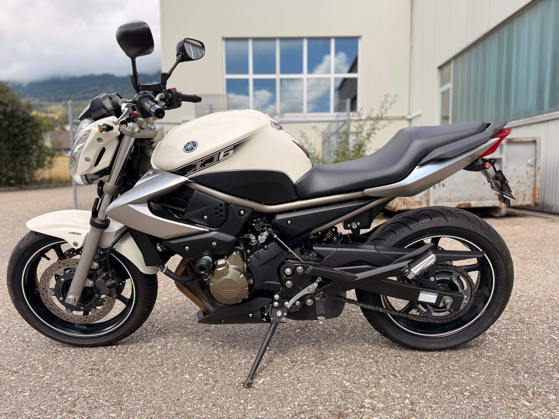 YAMAHA XJ 6 N ABS-image-0