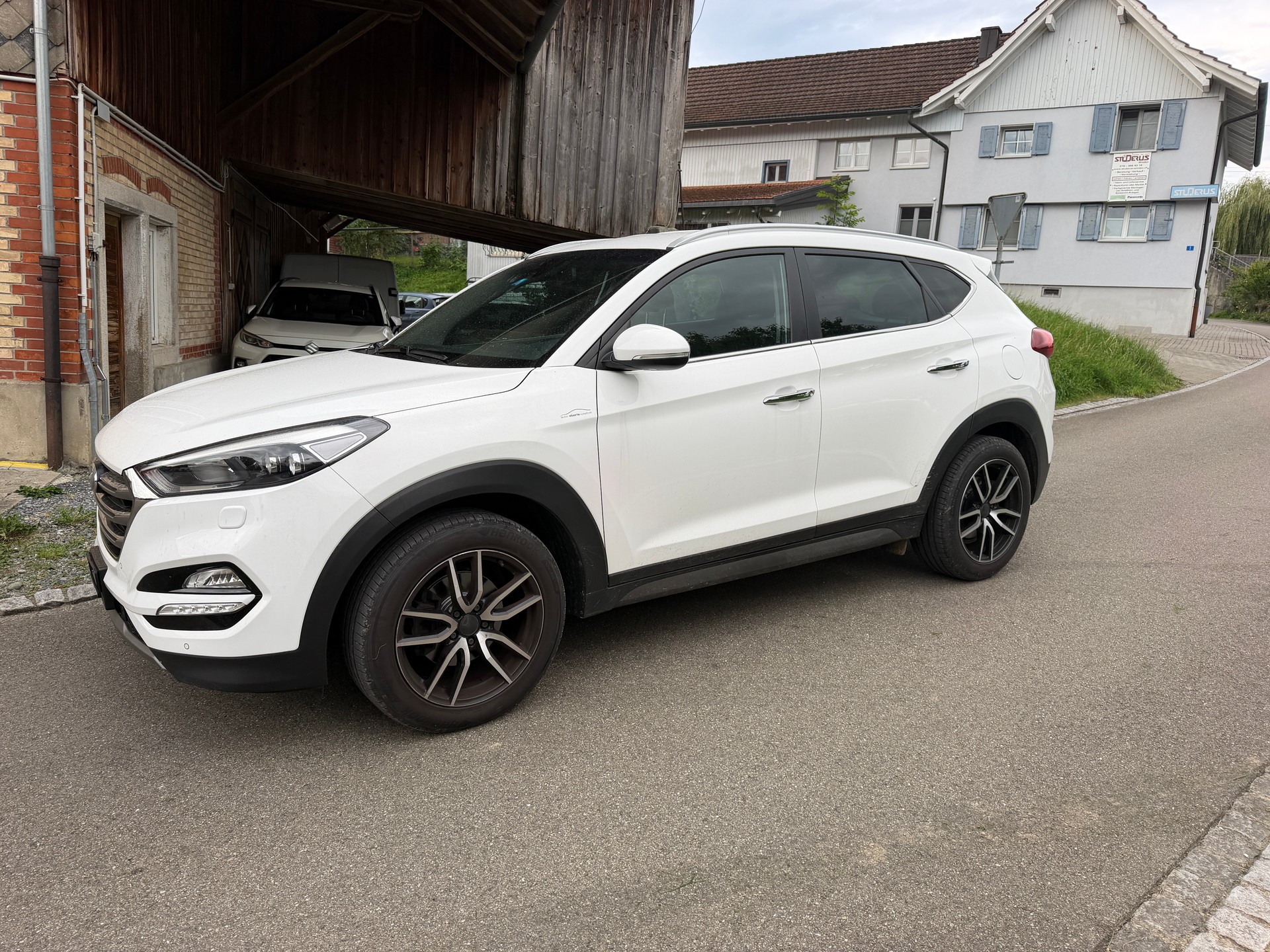 HYUNDAI Tucson 2.0 CRDI Plena 4WD Automatic-image-3