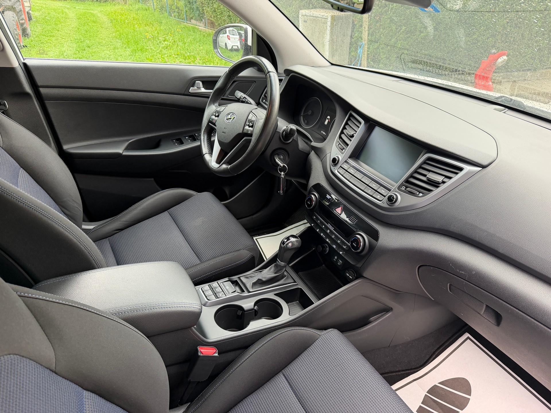 HYUNDAI Tucson 2.0 CRDI Plena 4WD Automatic-image-9