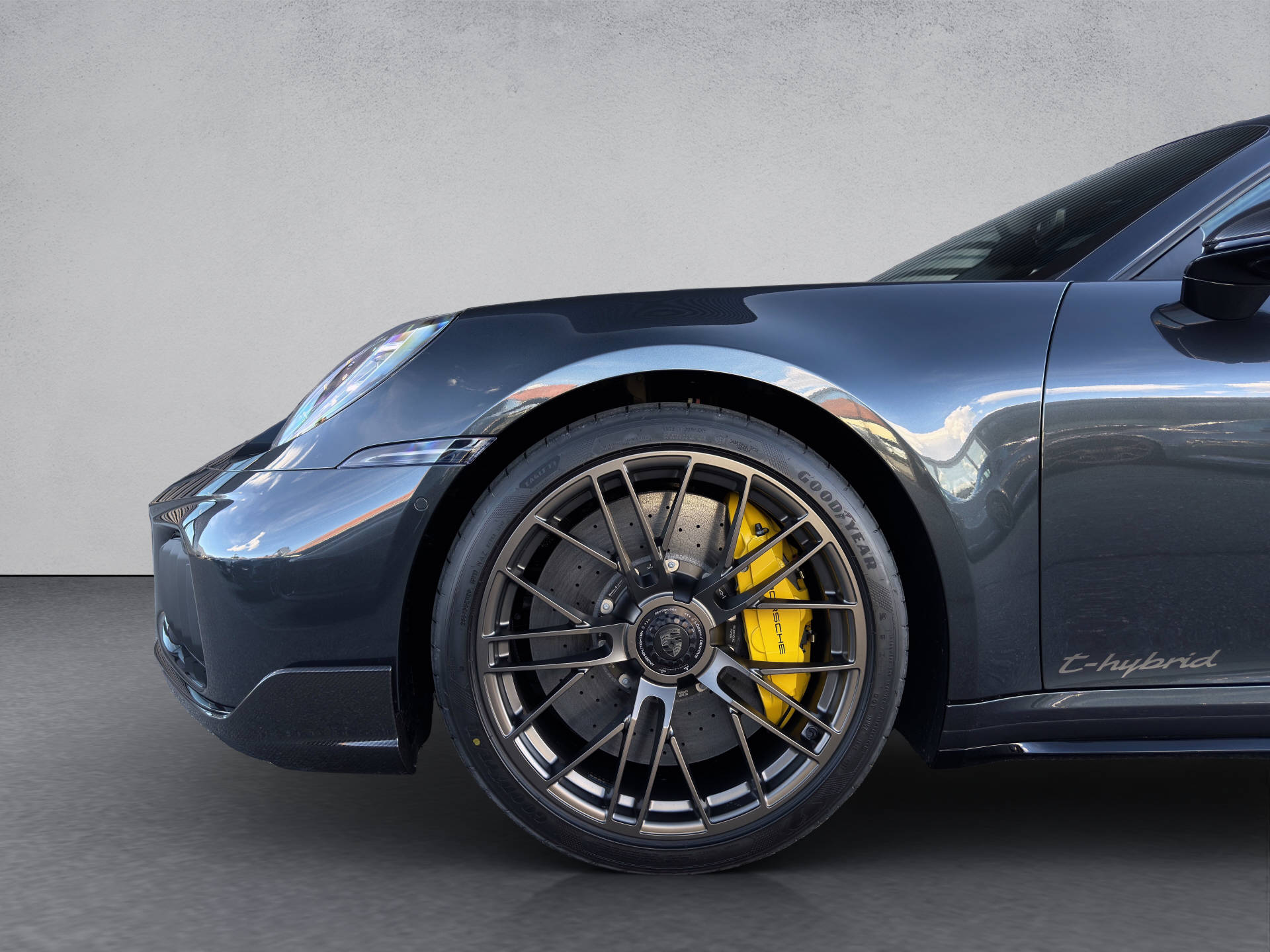 PORSCHE 911 Turbo S Cabriolet-image-11