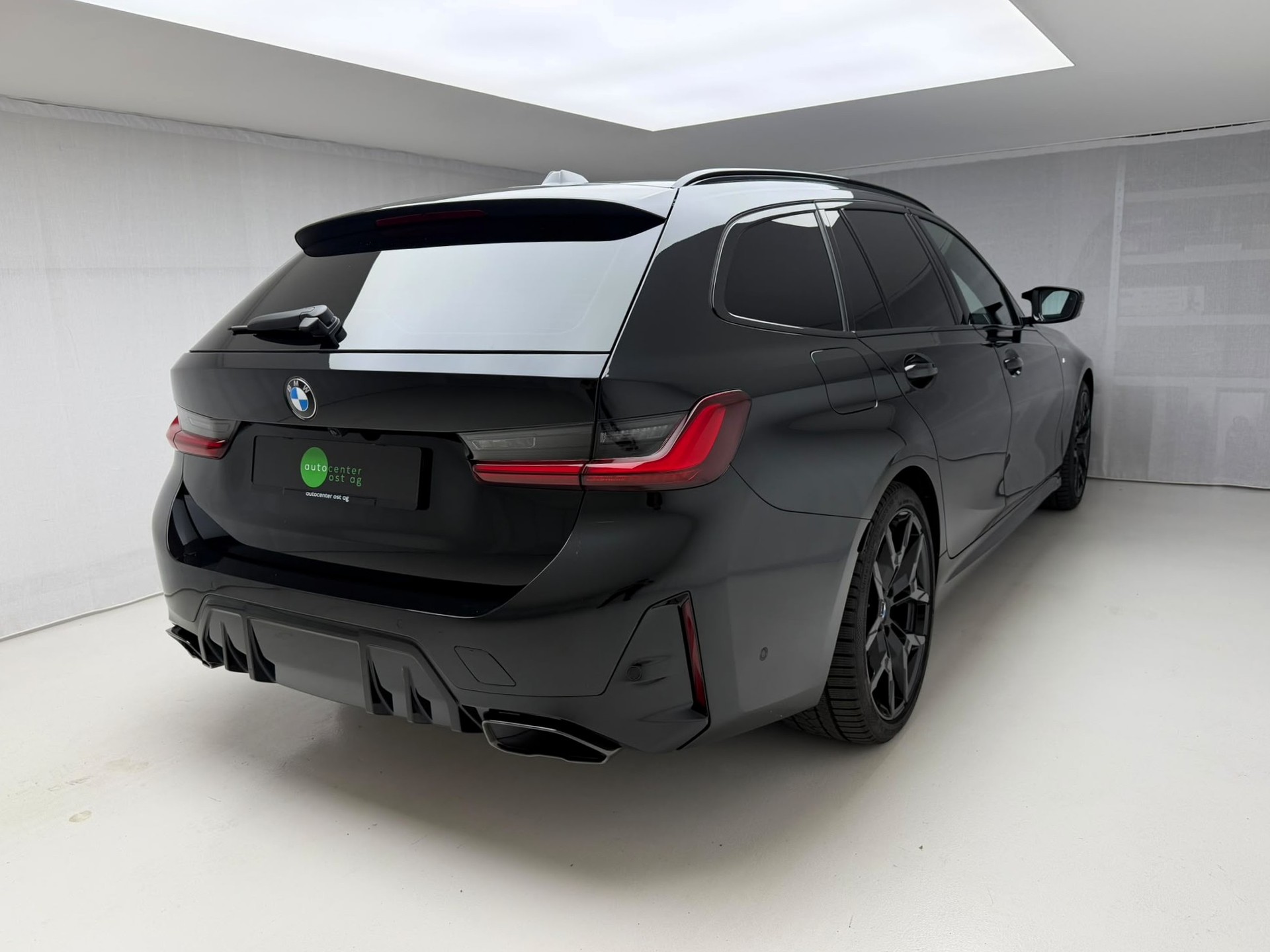 BMW M340i xDrive 48V Touring Steptronic M Sport Pro-showroom-element-3
