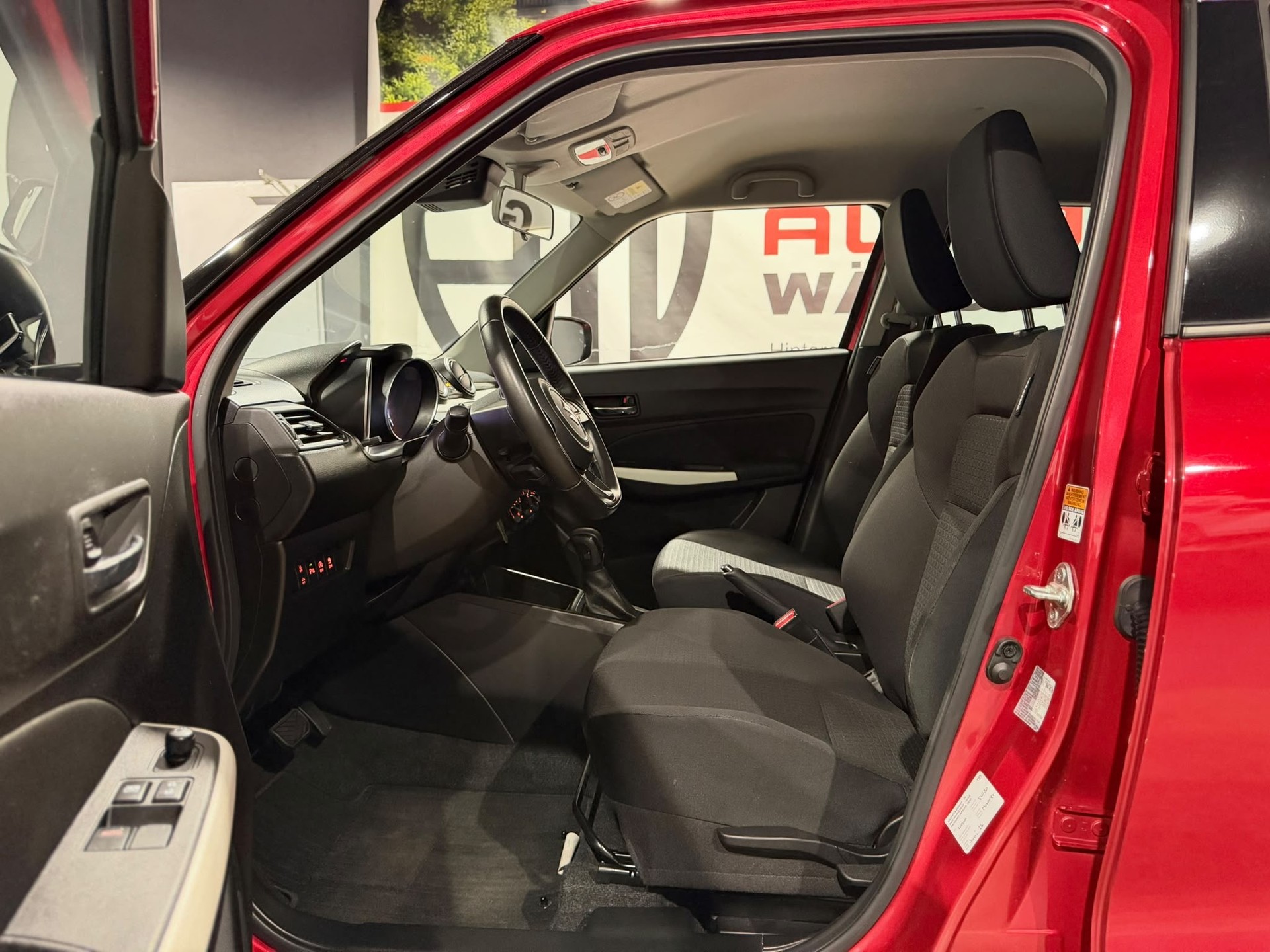 SUZUKI Swift 1.2 Compact Top Hybrid CVT-image-9