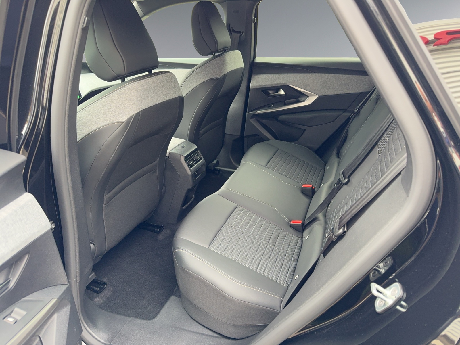 PEUGEOT 3008 e-Allure-image-4