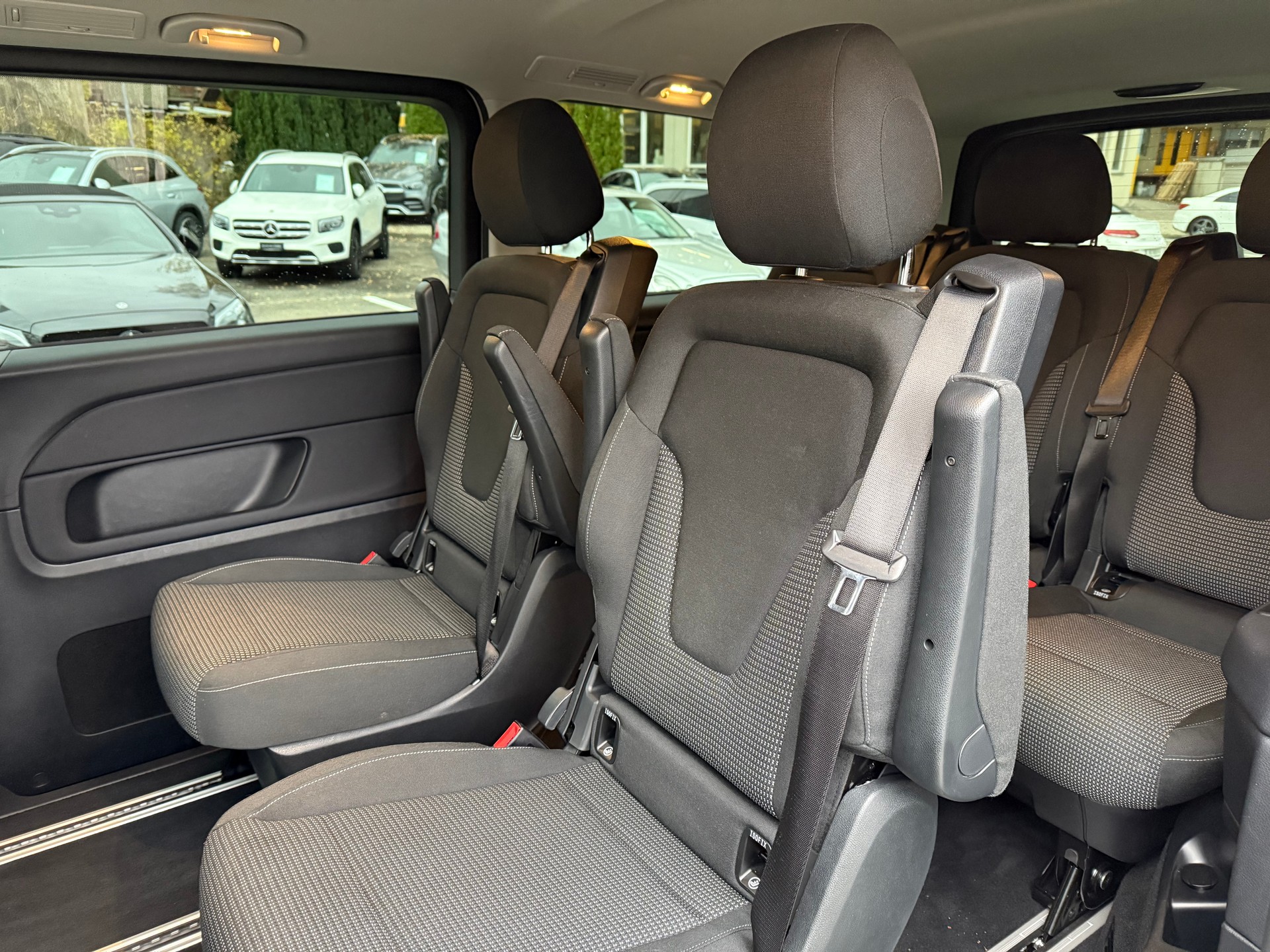 MERCEDES-BENZ V 220 d L 4Matic-image-5