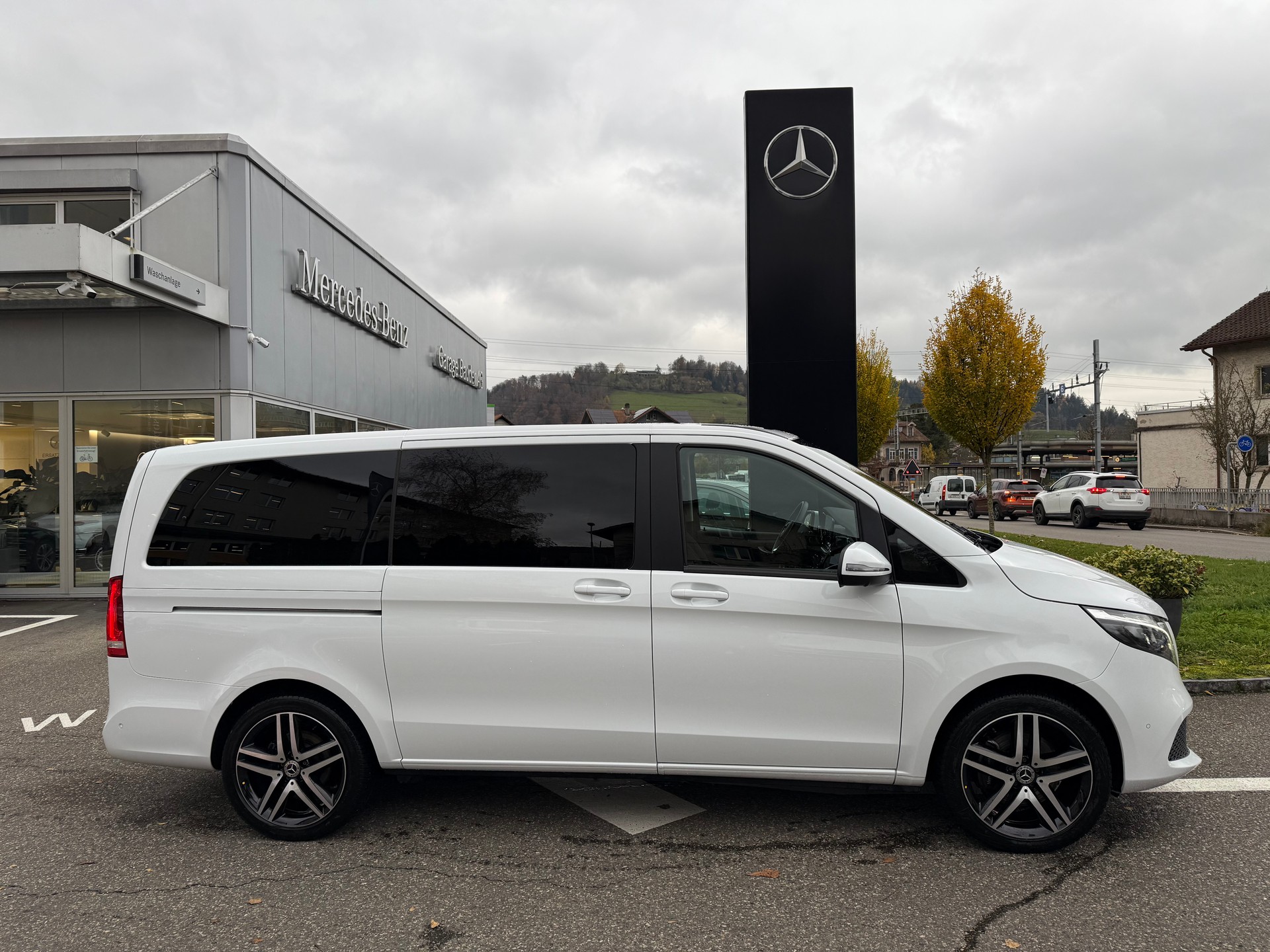 MERCEDES-BENZ V 220 d L 4Matic-image-11