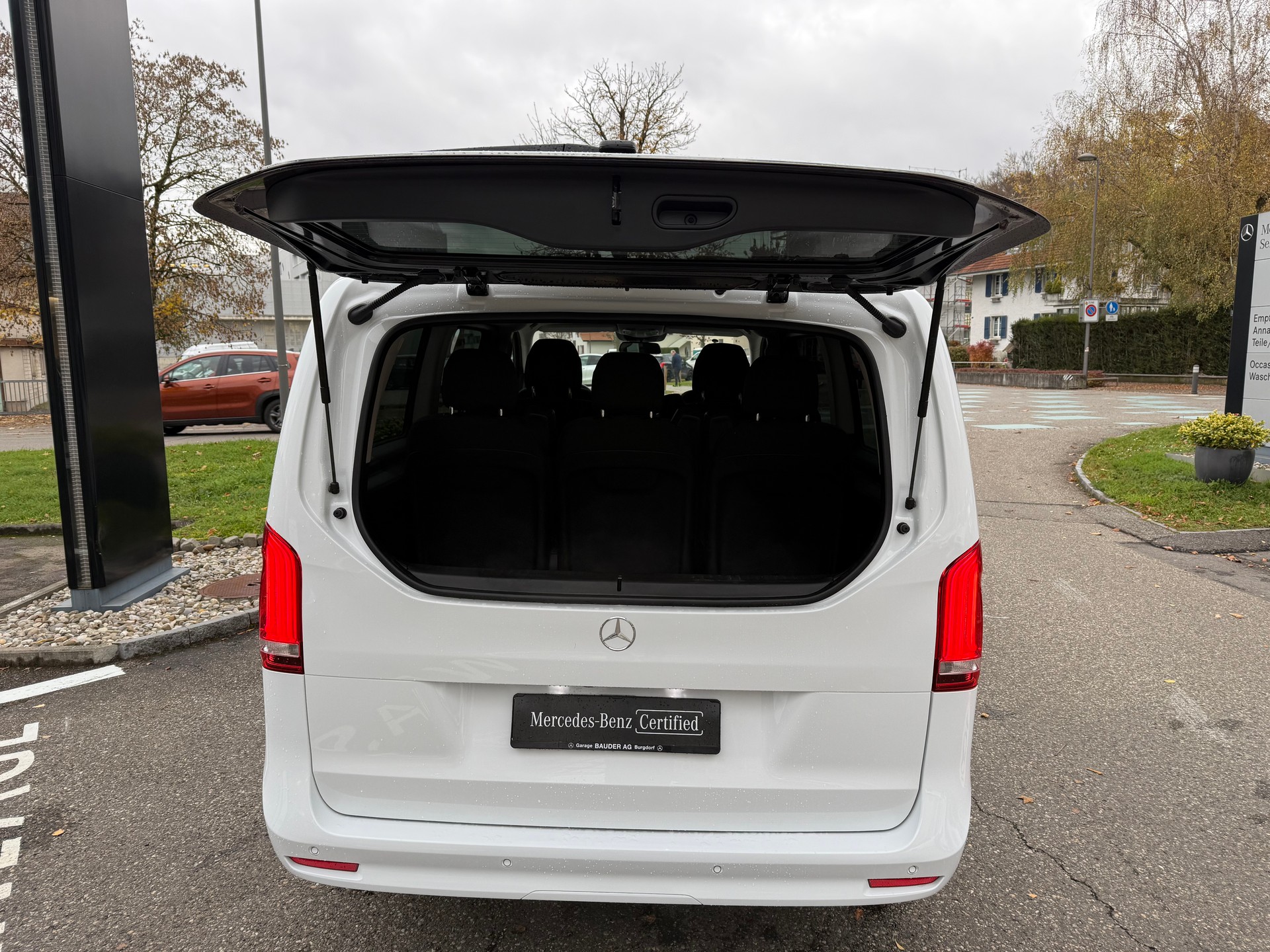 MERCEDES-BENZ V 220 d L 4Matic-image-8