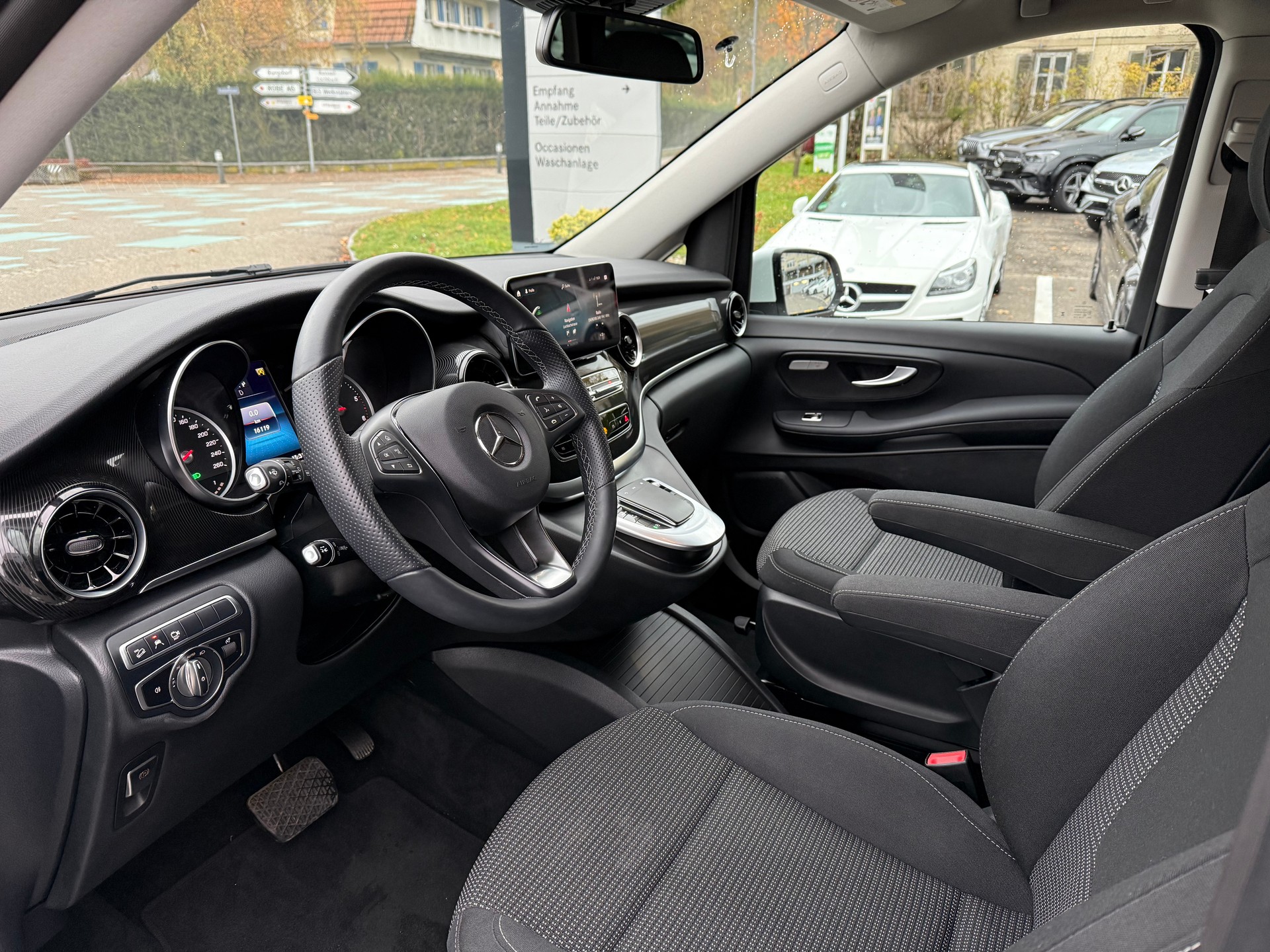 MERCEDES-BENZ V 220 d L 4Matic-image-4