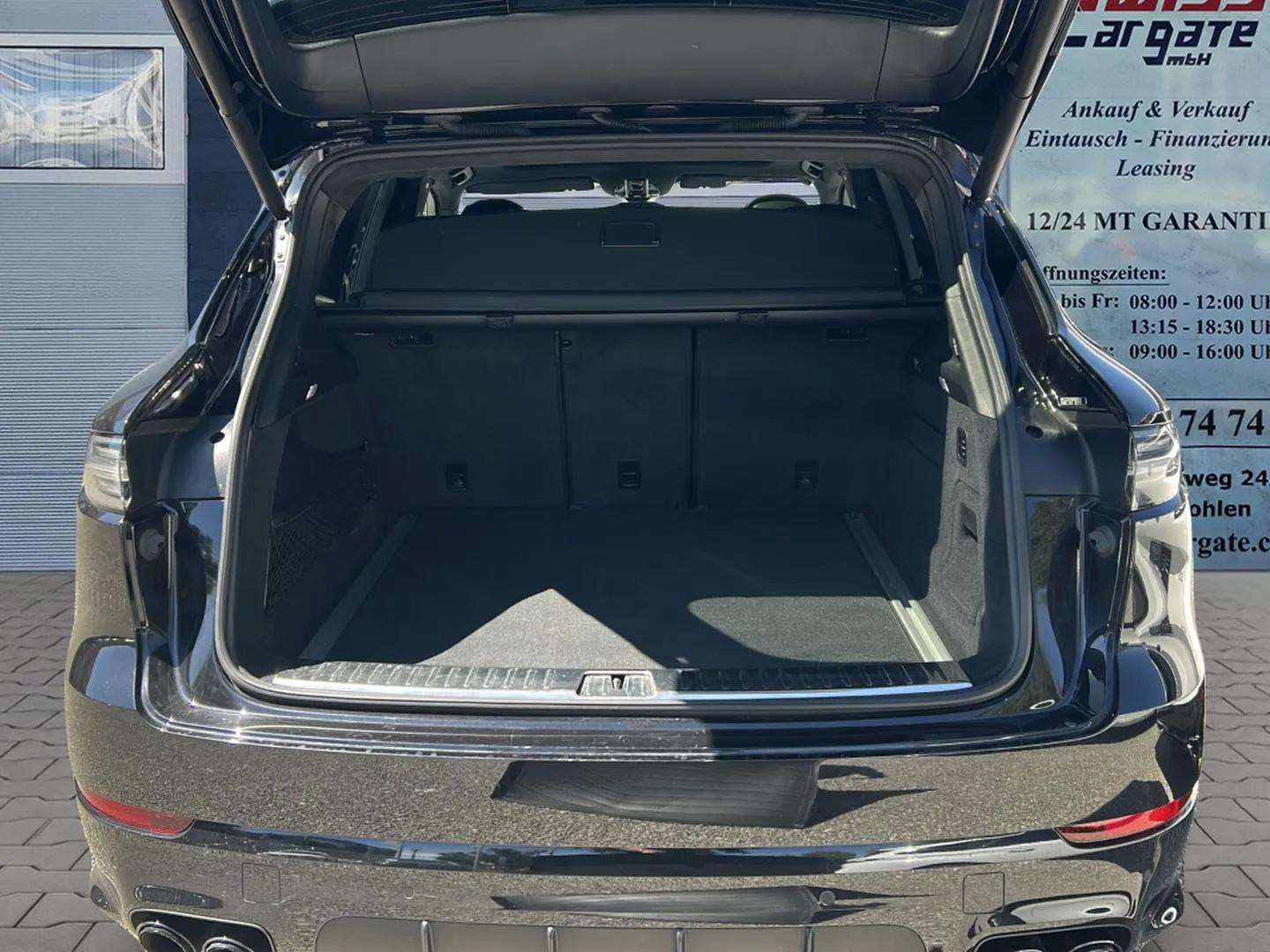 PORSCHE Cayenne Turbo 550PS mit Panoramadach + SportDesign Paket + Allradlenkung & Nachtsichtassistent-image-14