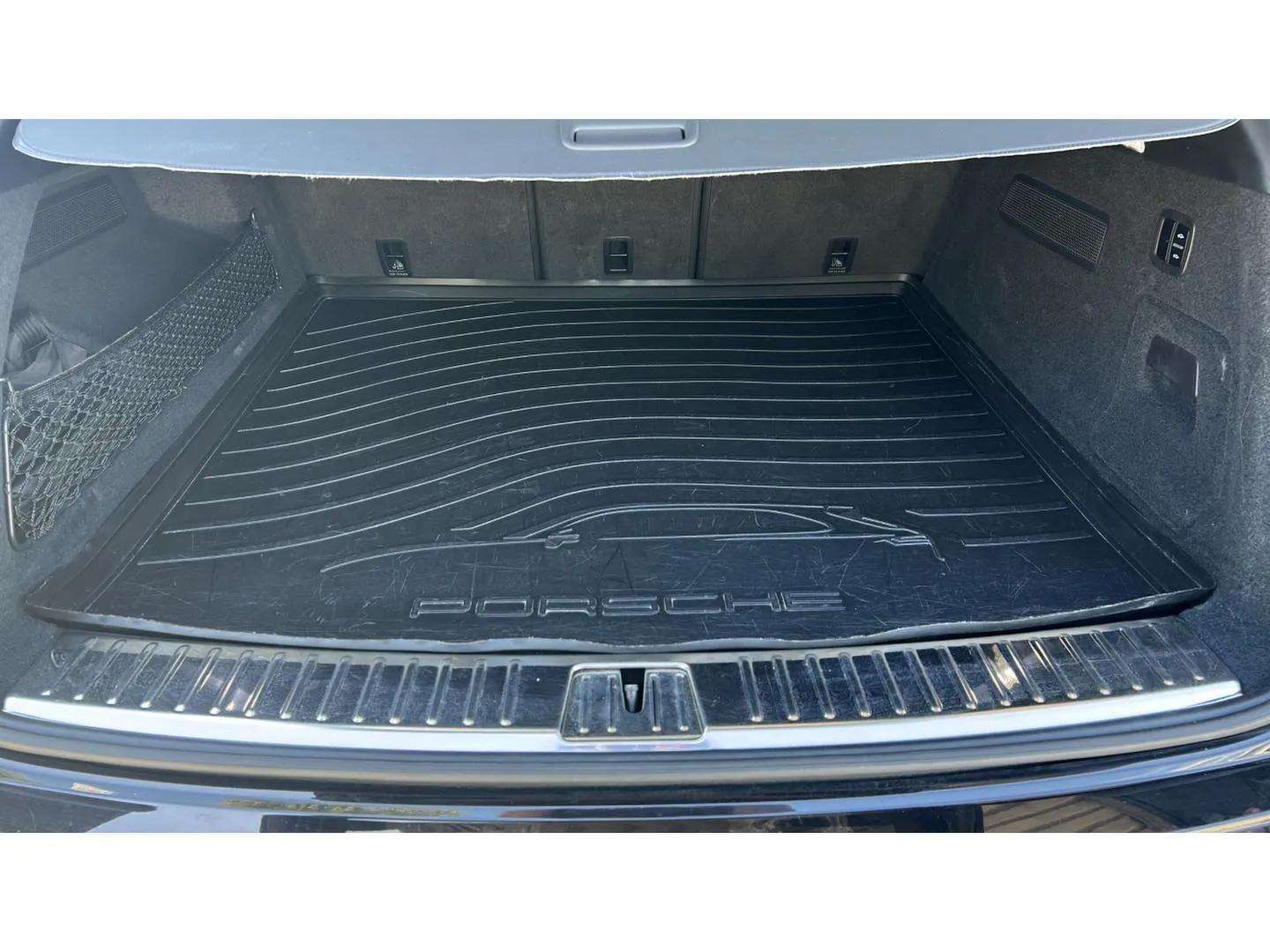 PORSCHE Cayenne Turbo 550PS mit Panoramadach + SportDesign Paket + Allradlenkung & Nachtsichtassistent-image-15