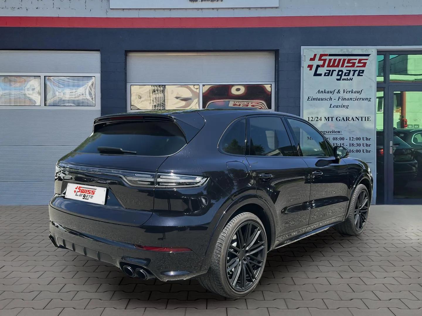 PORSCHE Cayenne Turbo 550PS mit Panoramadach + SportDesign Paket + Allradlenkung & Nachtsichtassistent-image-7