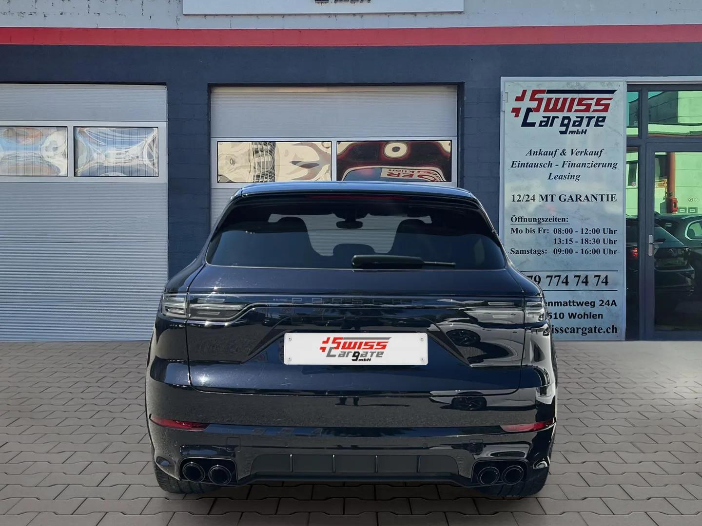 PORSCHE Cayenne Turbo 550PS mit Panoramadach + SportDesign Paket + Allradlenkung & Nachtsichtassistent-image-6