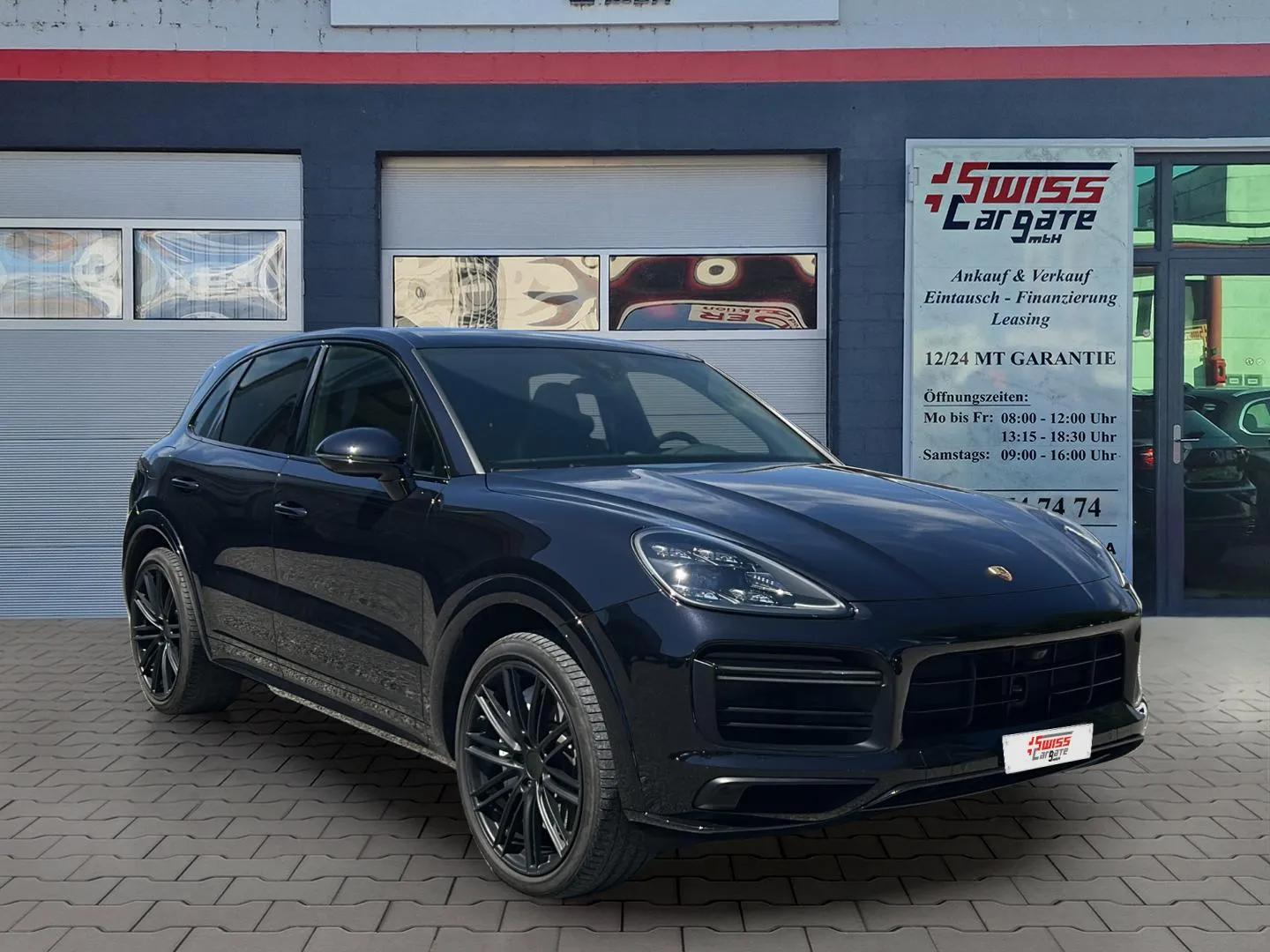 PORSCHE Cayenne Turbo 550PS mit Panoramadach + SportDesign Paket + Allradlenkung & Nachtsichtassistent-showroom-element-1