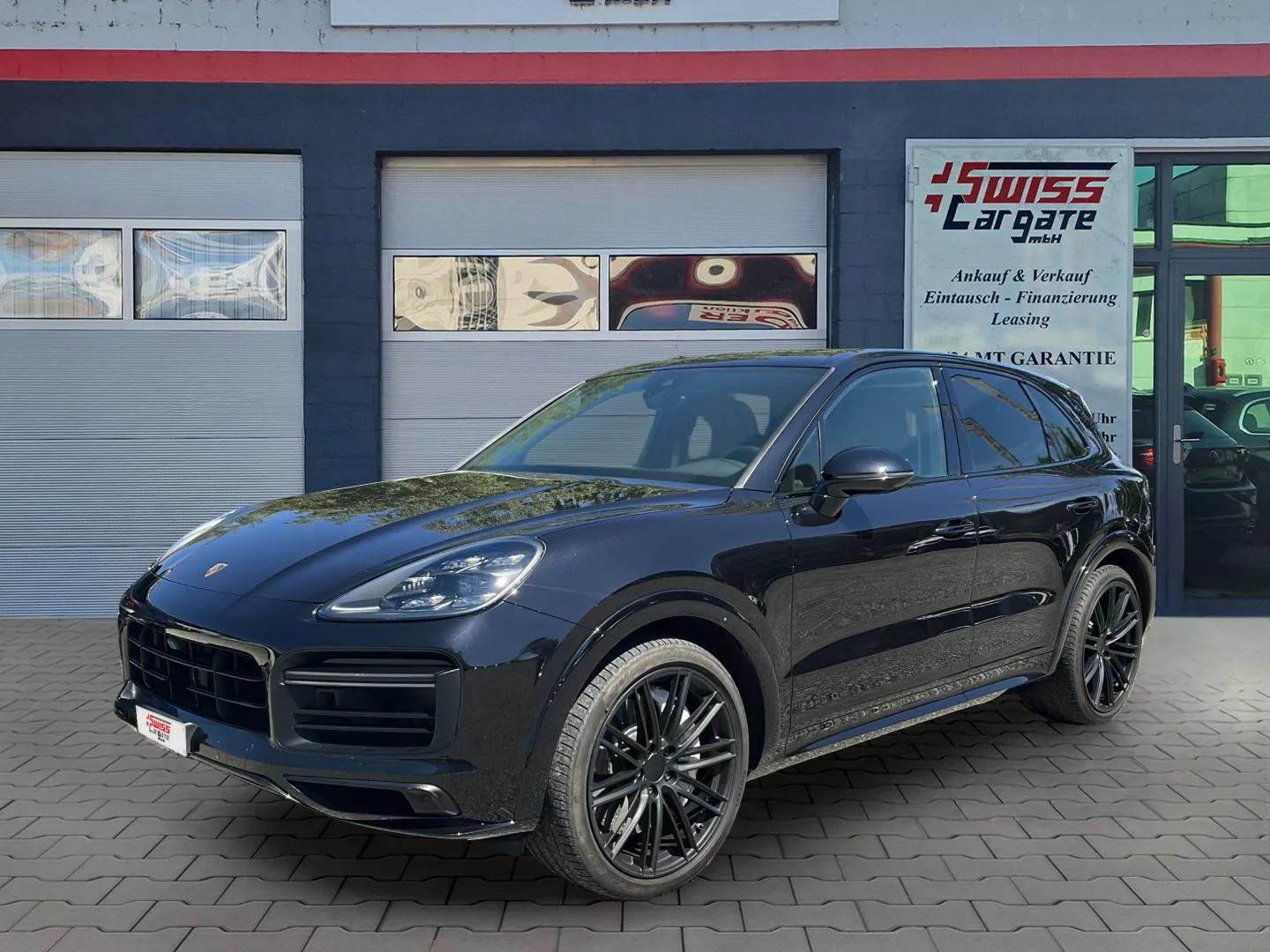 PORSCHE Cayenne Turbo 550PS mit Panoramadach + SportDesign Paket + Allradlenkung & Nachtsichtassistent-showroom-element-3