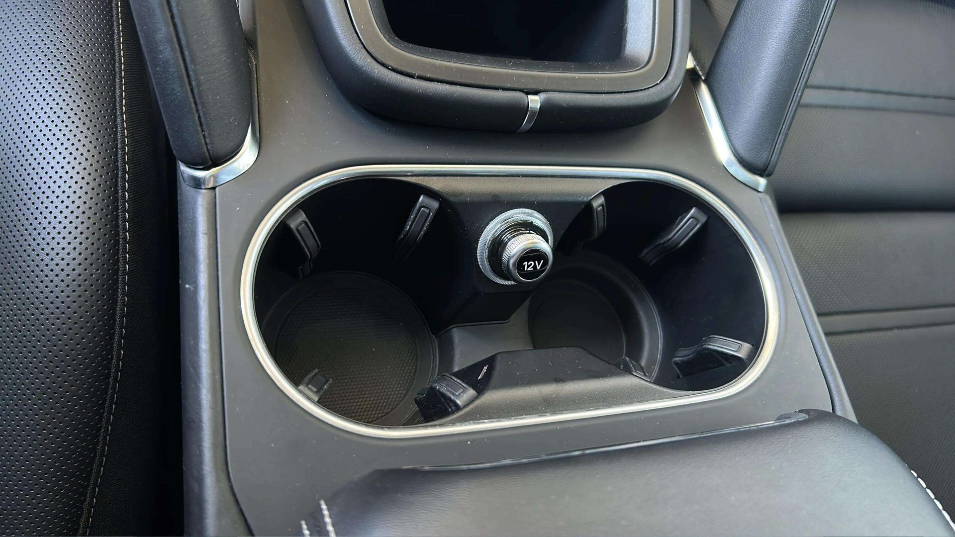 PORSCHE Cayenne Turbo 550PS mit Panoramadach + SportDesign Paket + Allradlenkung & Nachtsichtassistent-image-19