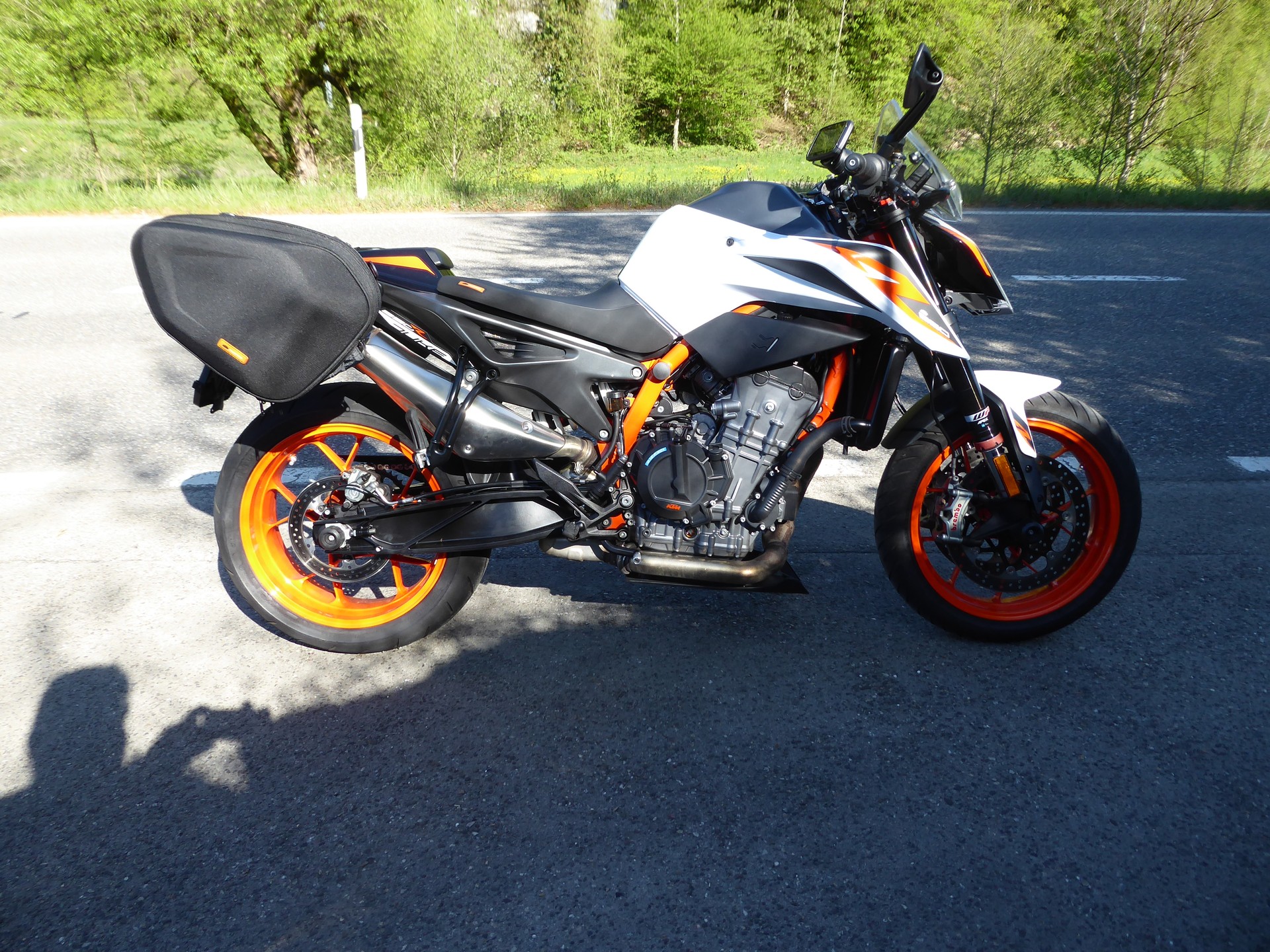 KTM 890 Duke R-image-0