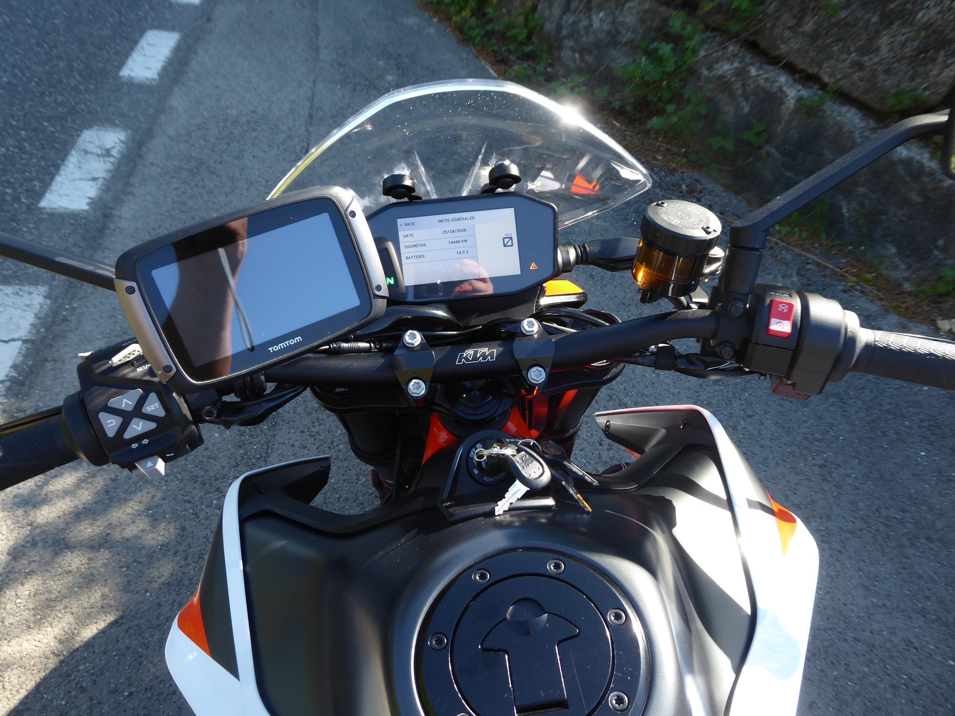 KTM 890 Duke R-image-4