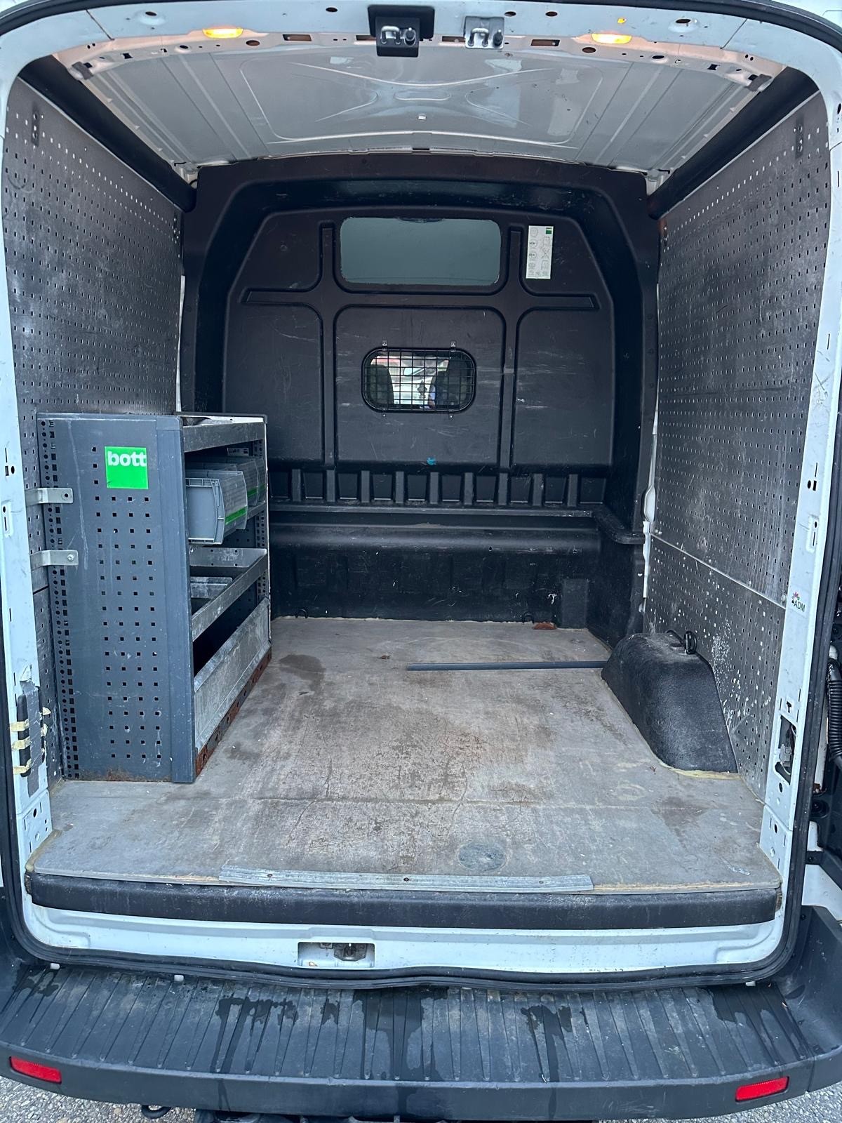 FORD Transit Van DCiV 350 L2H2 Ambiente RWD-image-10