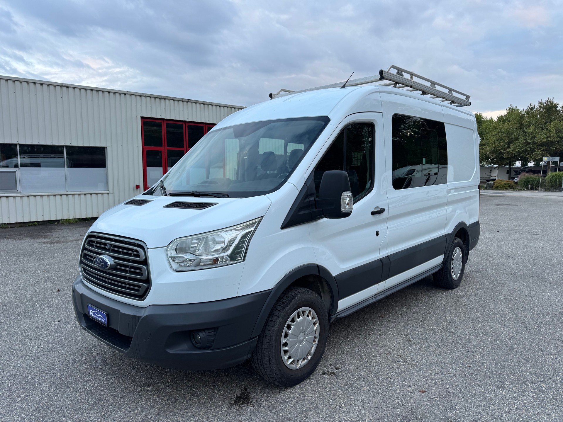 FORD Transit Van DCiV 350 L2H2 Ambiente RWD-image-1