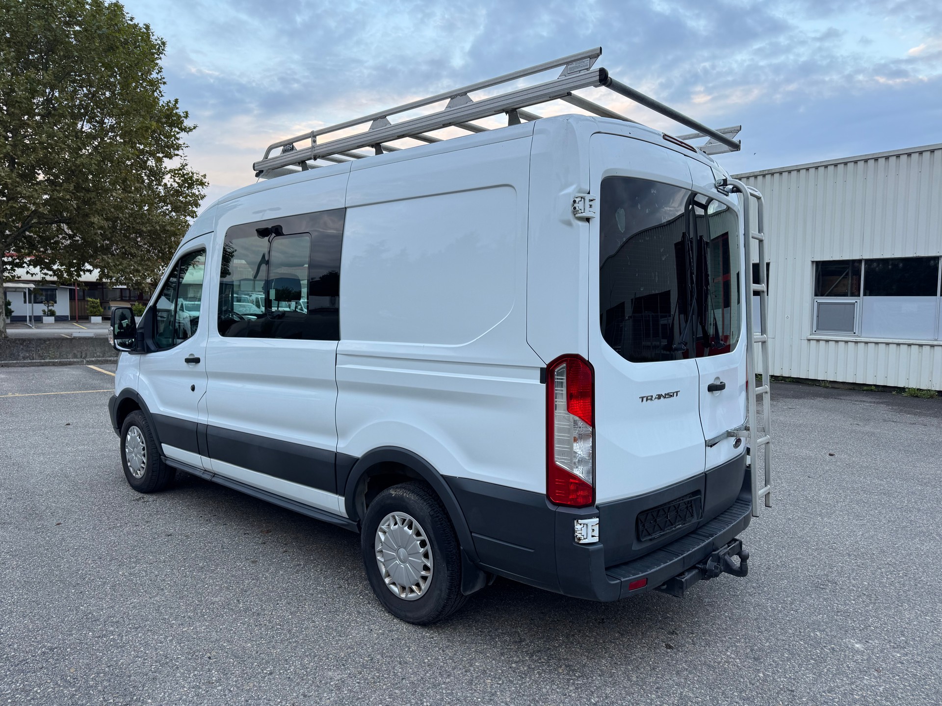 FORD Transit Van DCiV 350 L2H2 Ambiente RWD-image-4