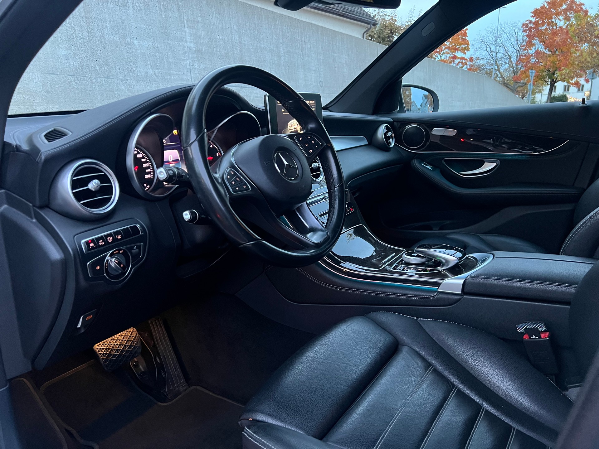 MERCEDES-BENZ GLC 220 d 4Matic 9G-Tronic-image-2