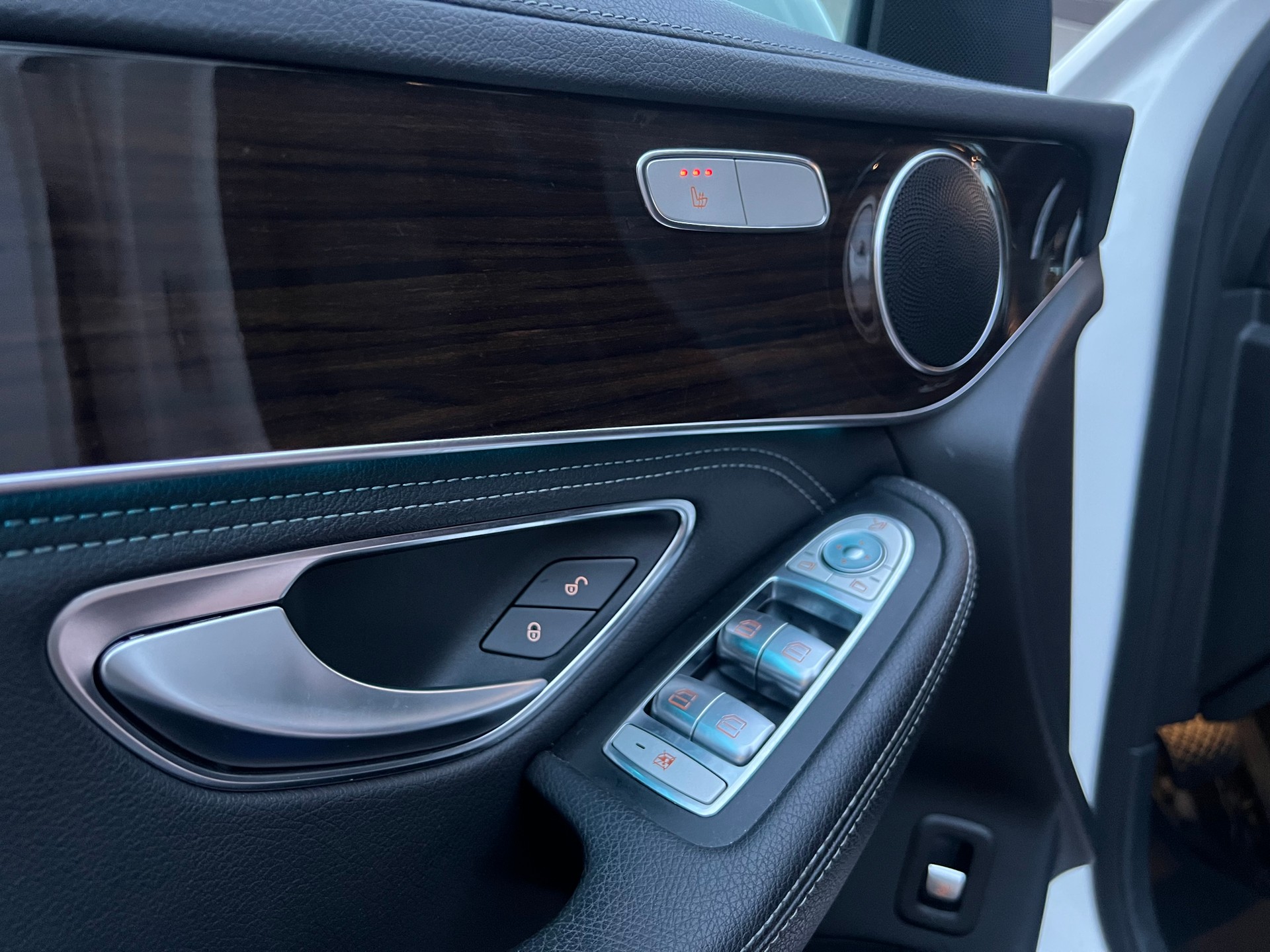 MERCEDES-BENZ GLC 220 d 4Matic 9G-Tronic-image-8
