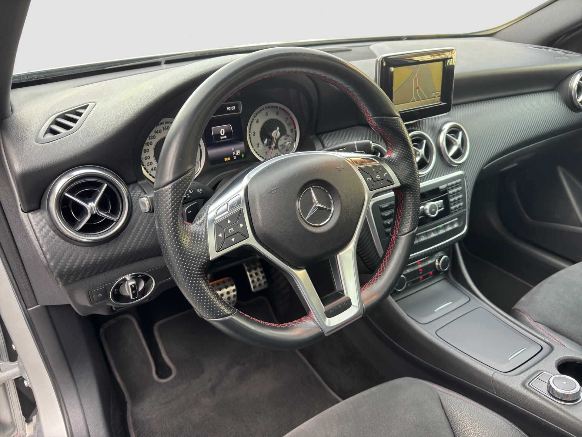 MERCEDES-BENZ A 250 AMG Line 4Matic 7G-DCT-image-8