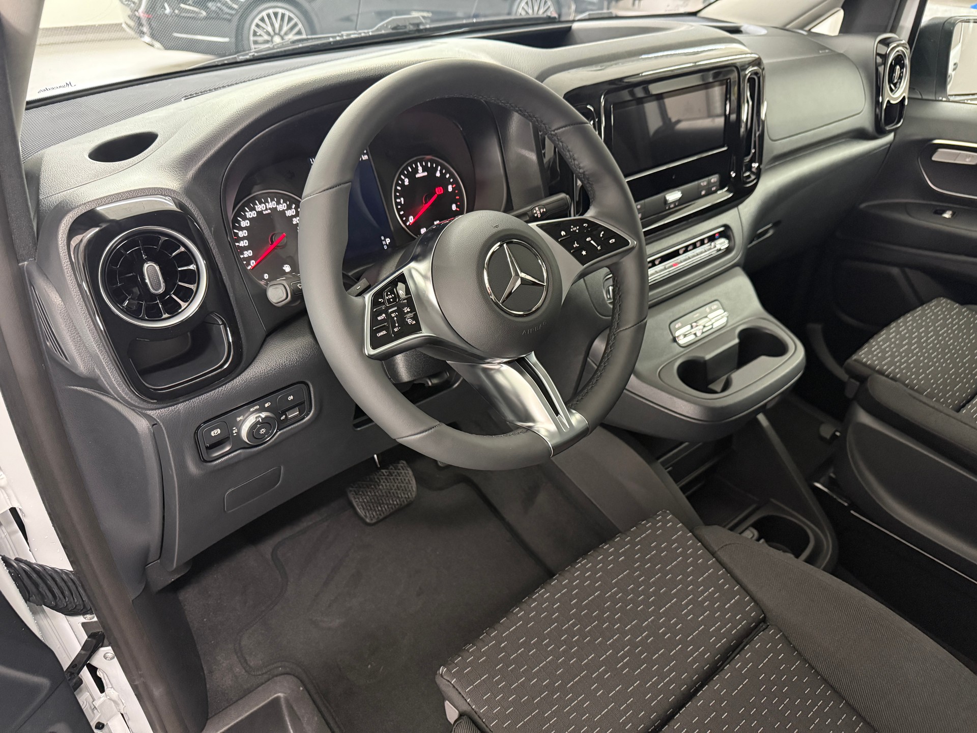 MERCEDES-BENZ Vito 116 CDI 4MATIC Tourer SELECT Family 3200mm L-image-6