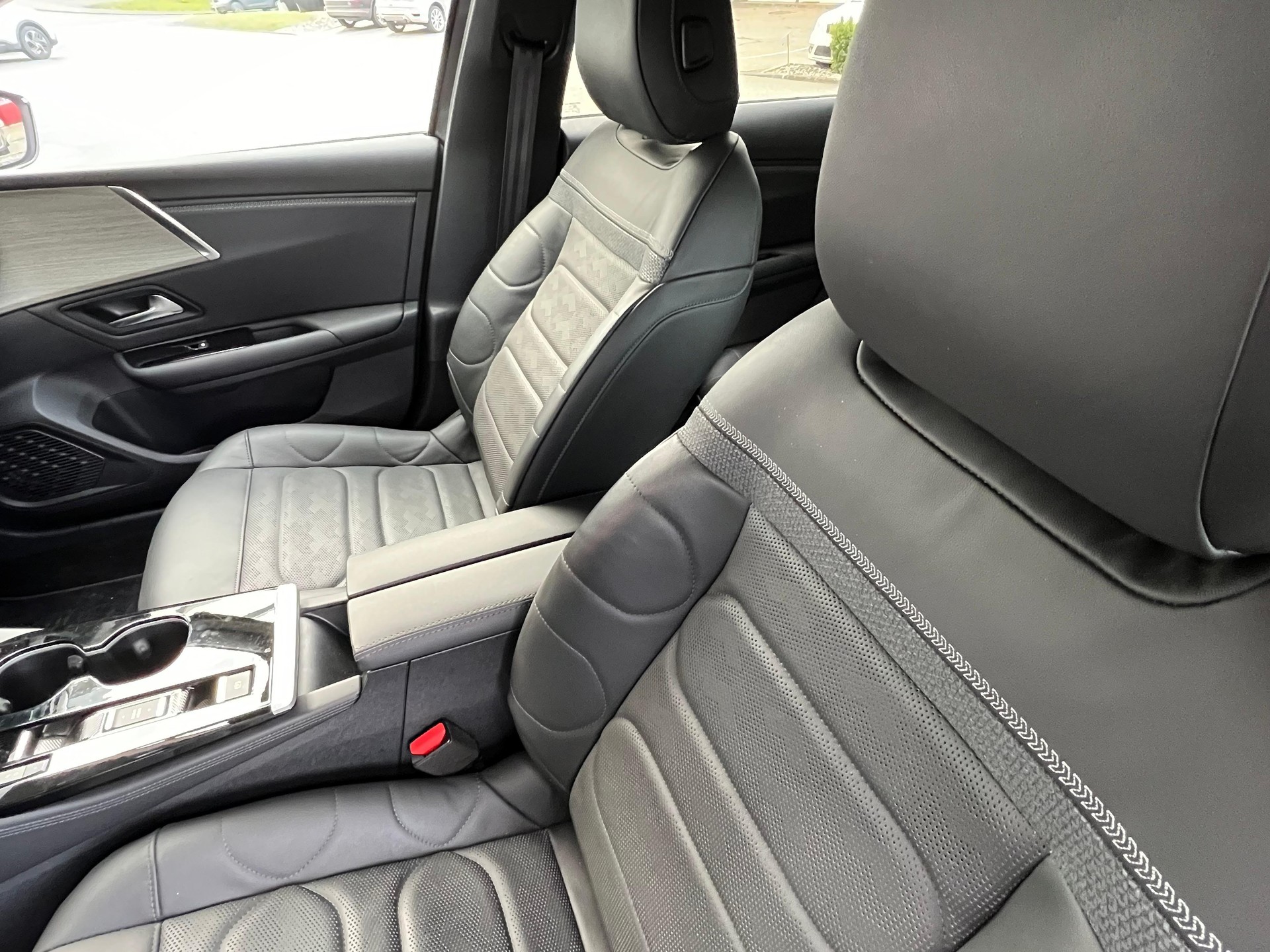 CITROEN C5 X 1.6 Plug-in Hybrid Shine Pack-image-11