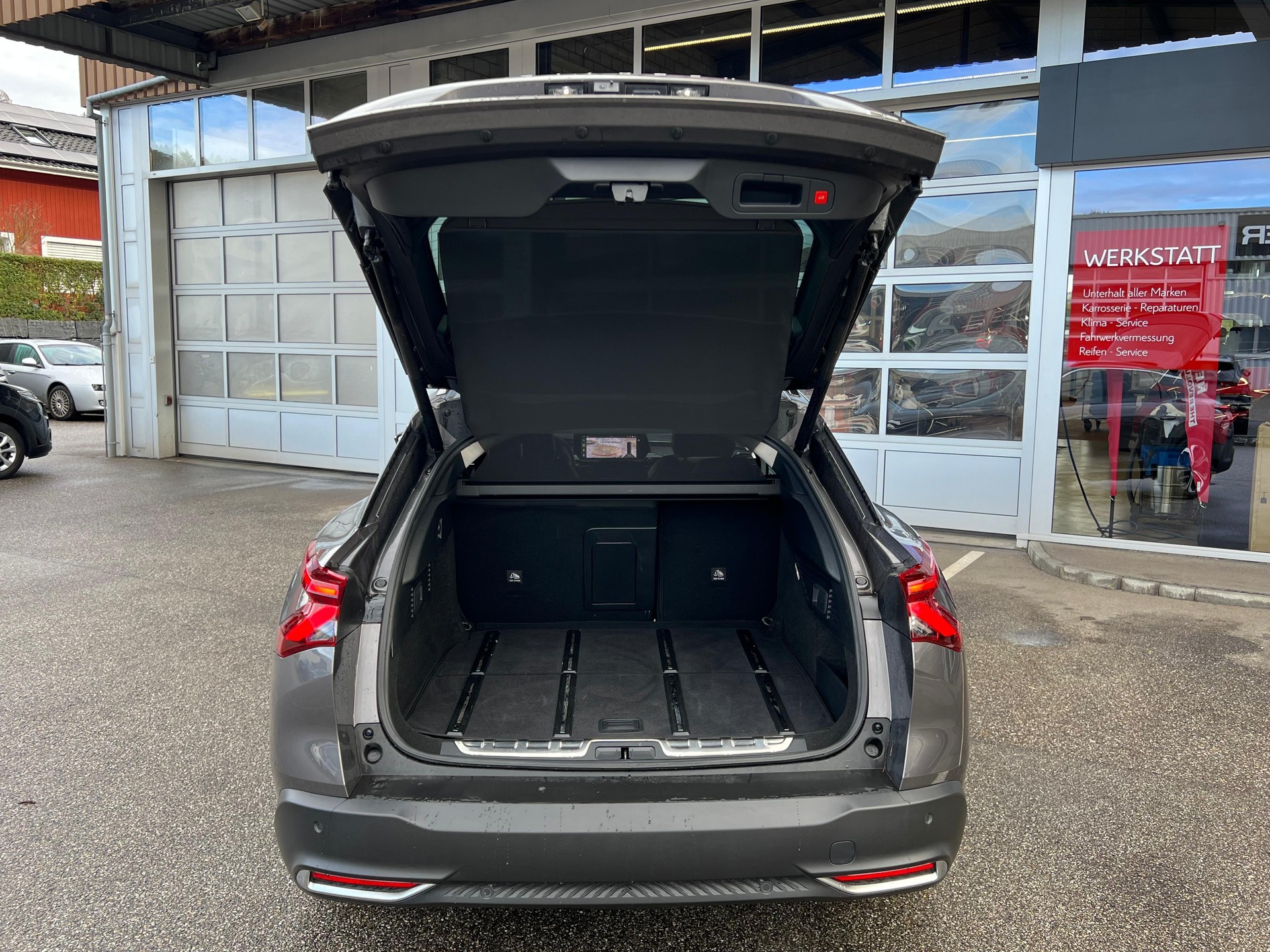 CITROEN C5 X 1.6 Plug-in Hybrid Shine Pack-image-8