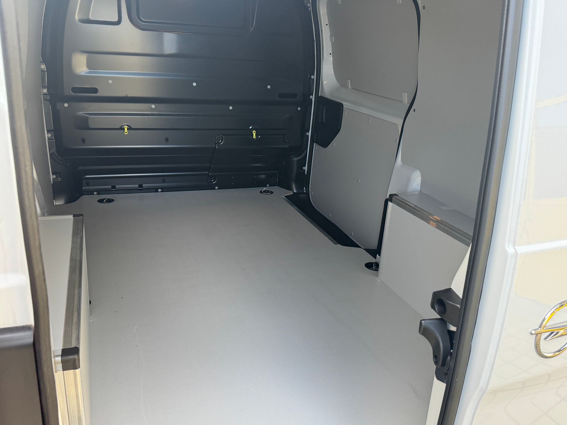 OPEL Vivaro Cargo-e 75 kWh M-image-5