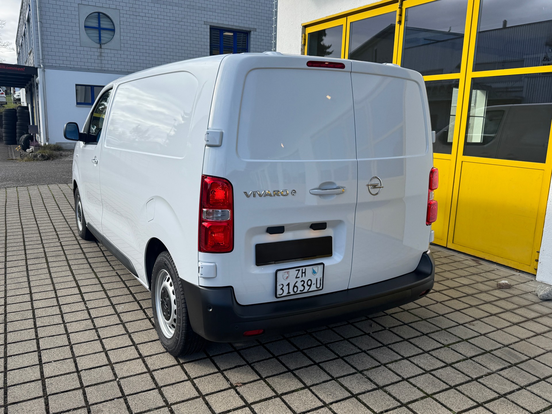 OPEL Vivaro Cargo-e 75 kWh M-showroom-element-1