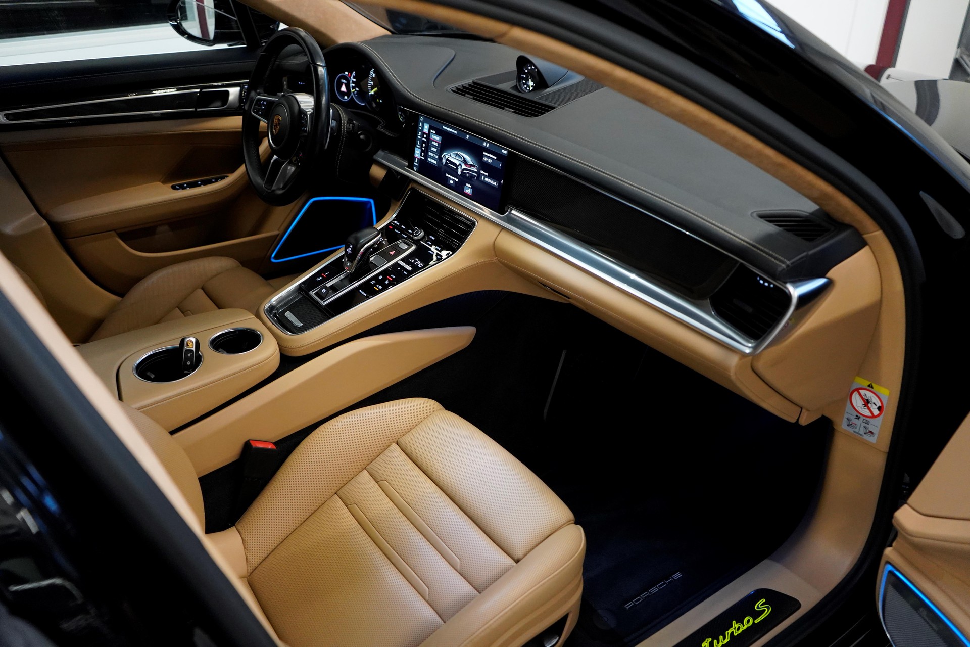 PORSCHE Panamera Turbo S E-Hybrid PDK-image-12