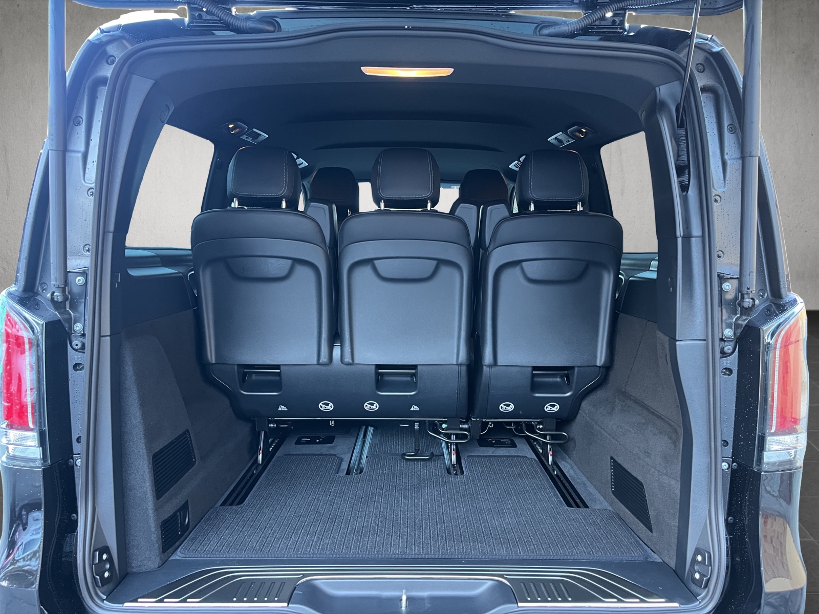 MERCEDES-BENZ V 300 lang 9G-Tronic-image-8