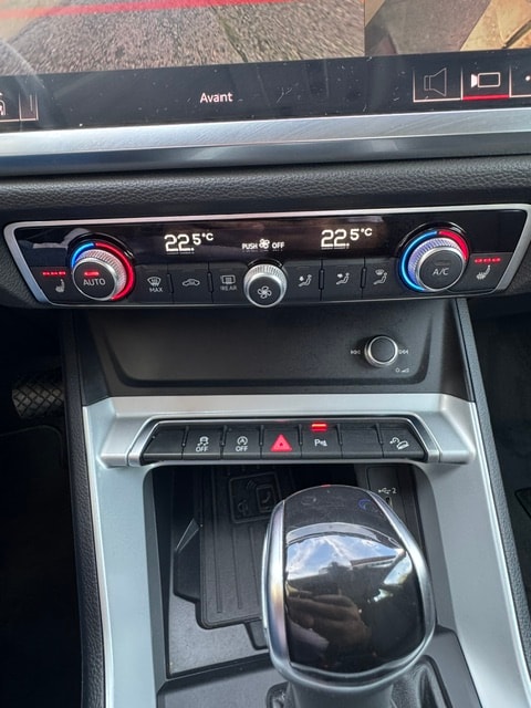 AUDI Q3 40 TFSI advanced quattro S-tronic-image-15