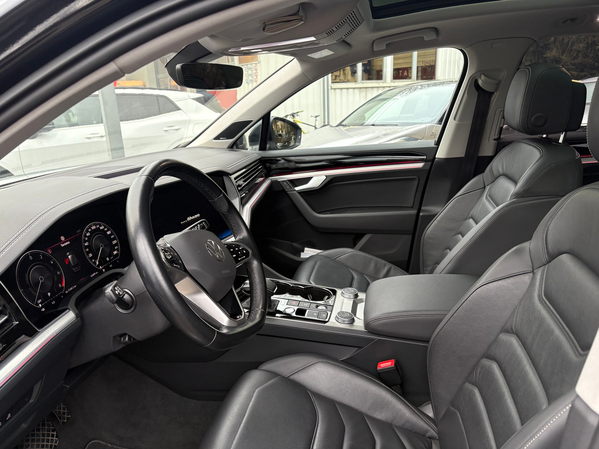 VW Touareg 3.0 TSI eHybrid Elegance Tiptronic-image-5